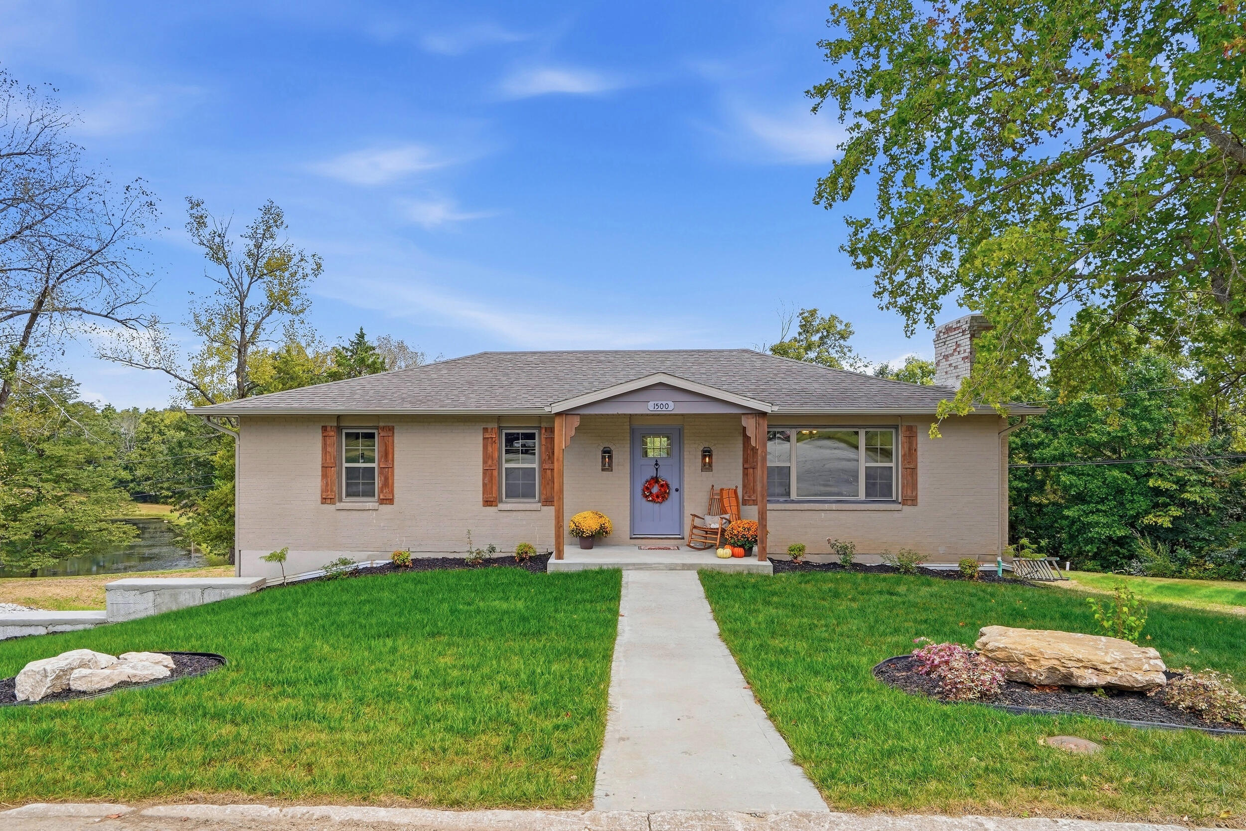 1500 N Mapleview Dr — photo