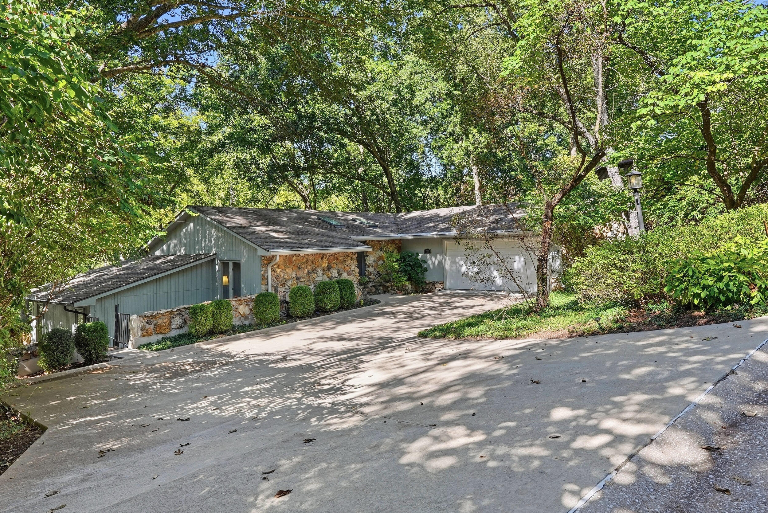 309 W Burnam Rd — photo