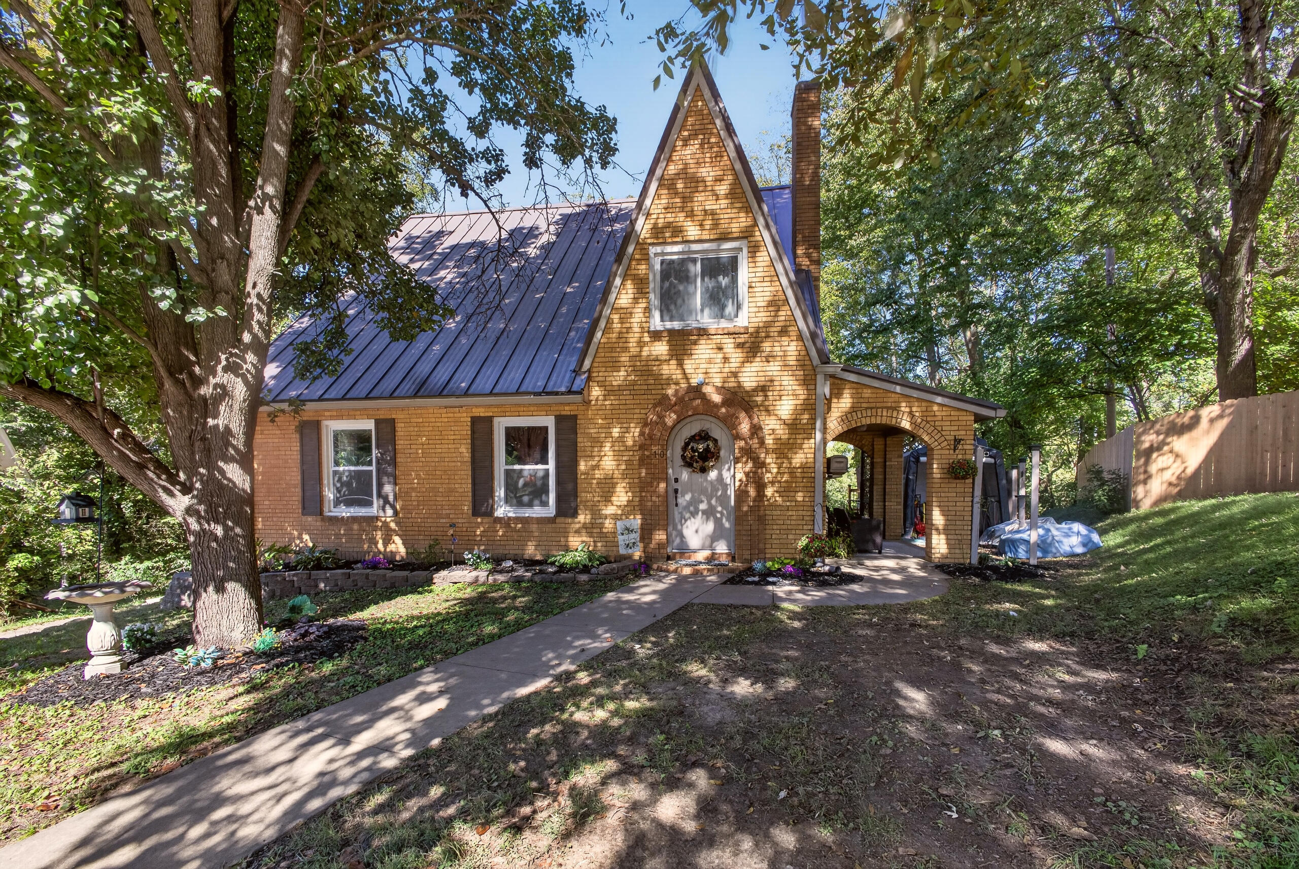 10 Riverside Dr — photo