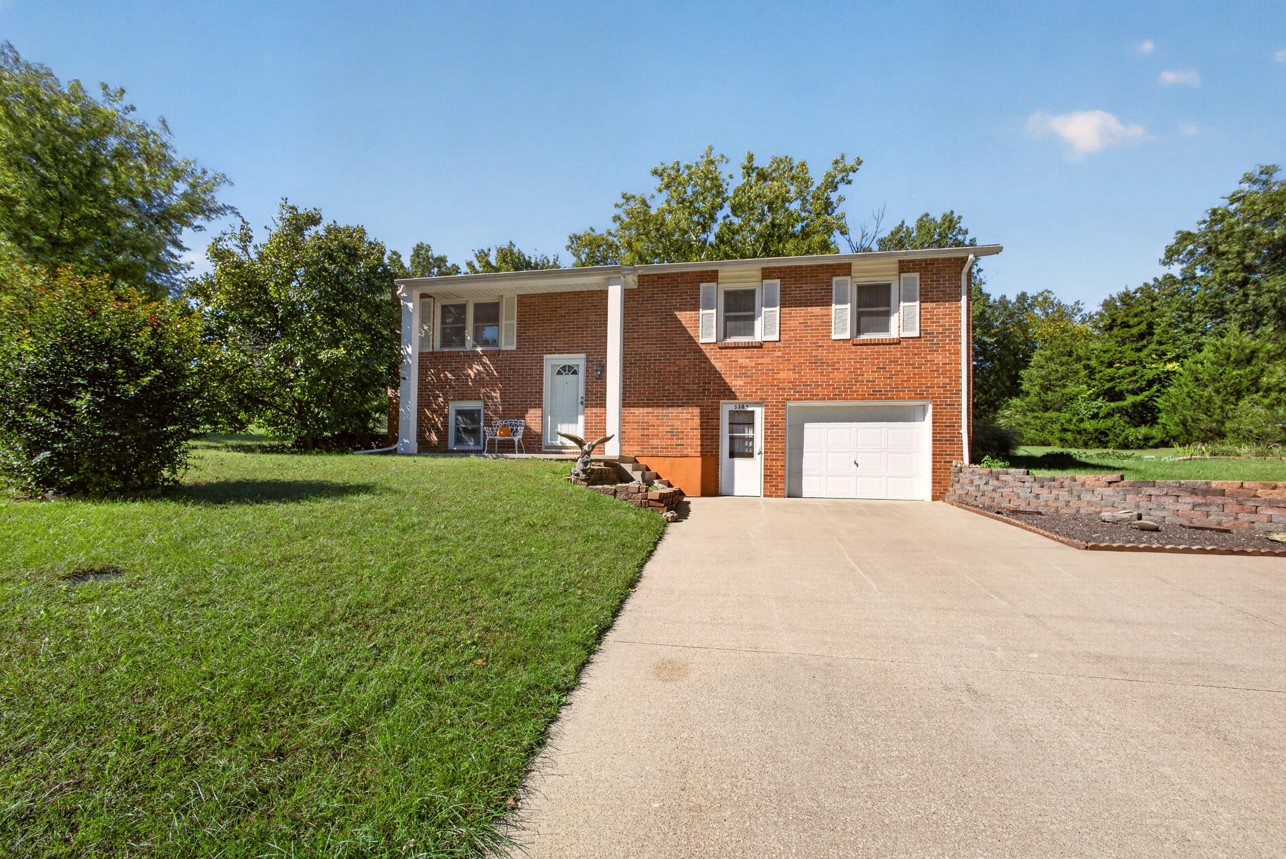 5105 N Douglas Dr — photo