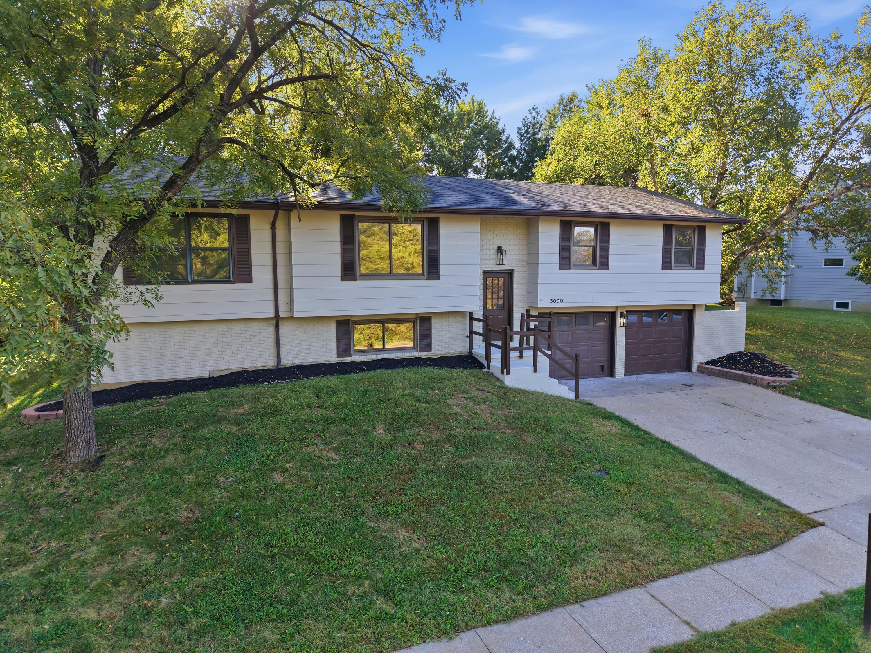 3000 Greenbriar Dr — photo