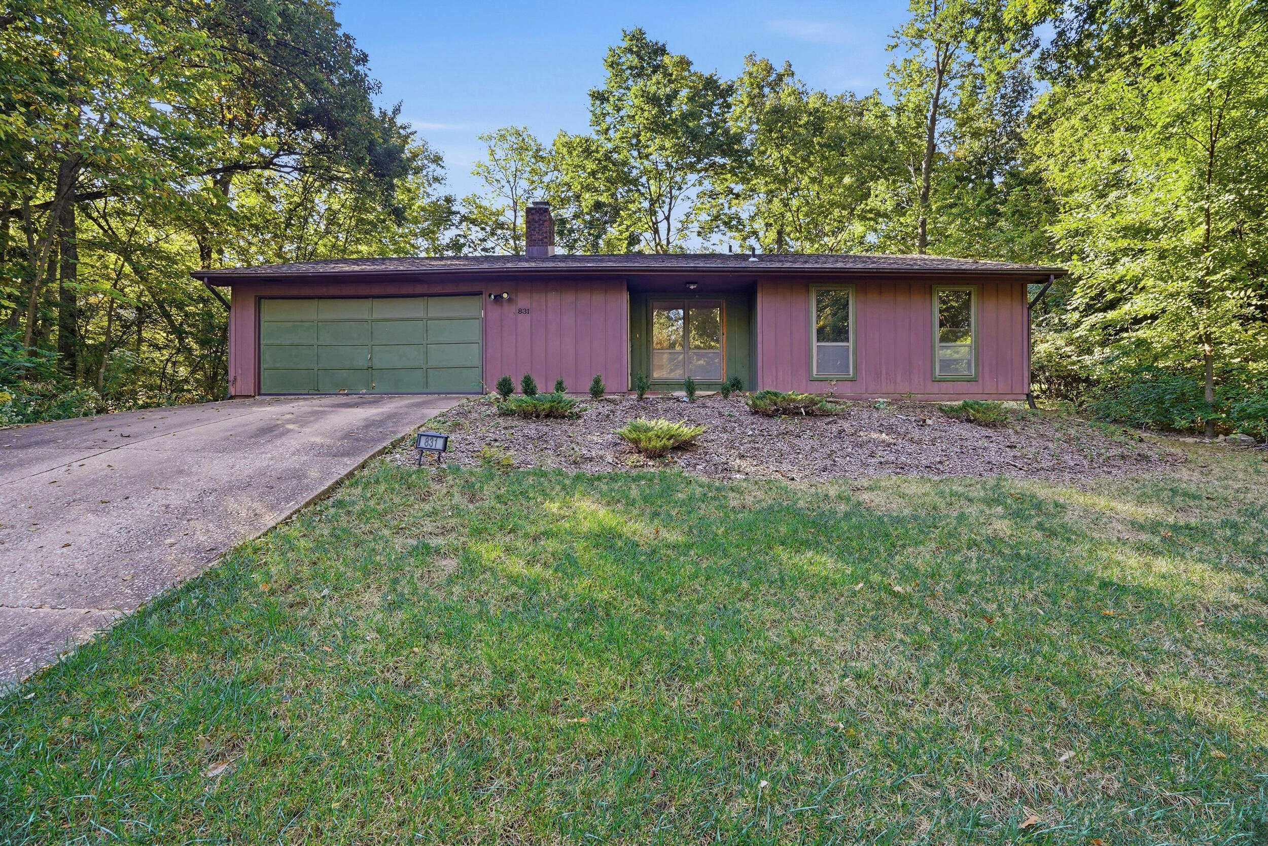 831 Oak Lawn Dr — photo