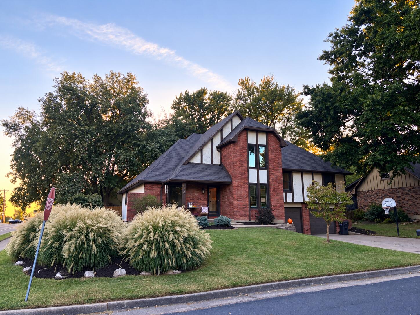 800 Canterbury Dr — photo