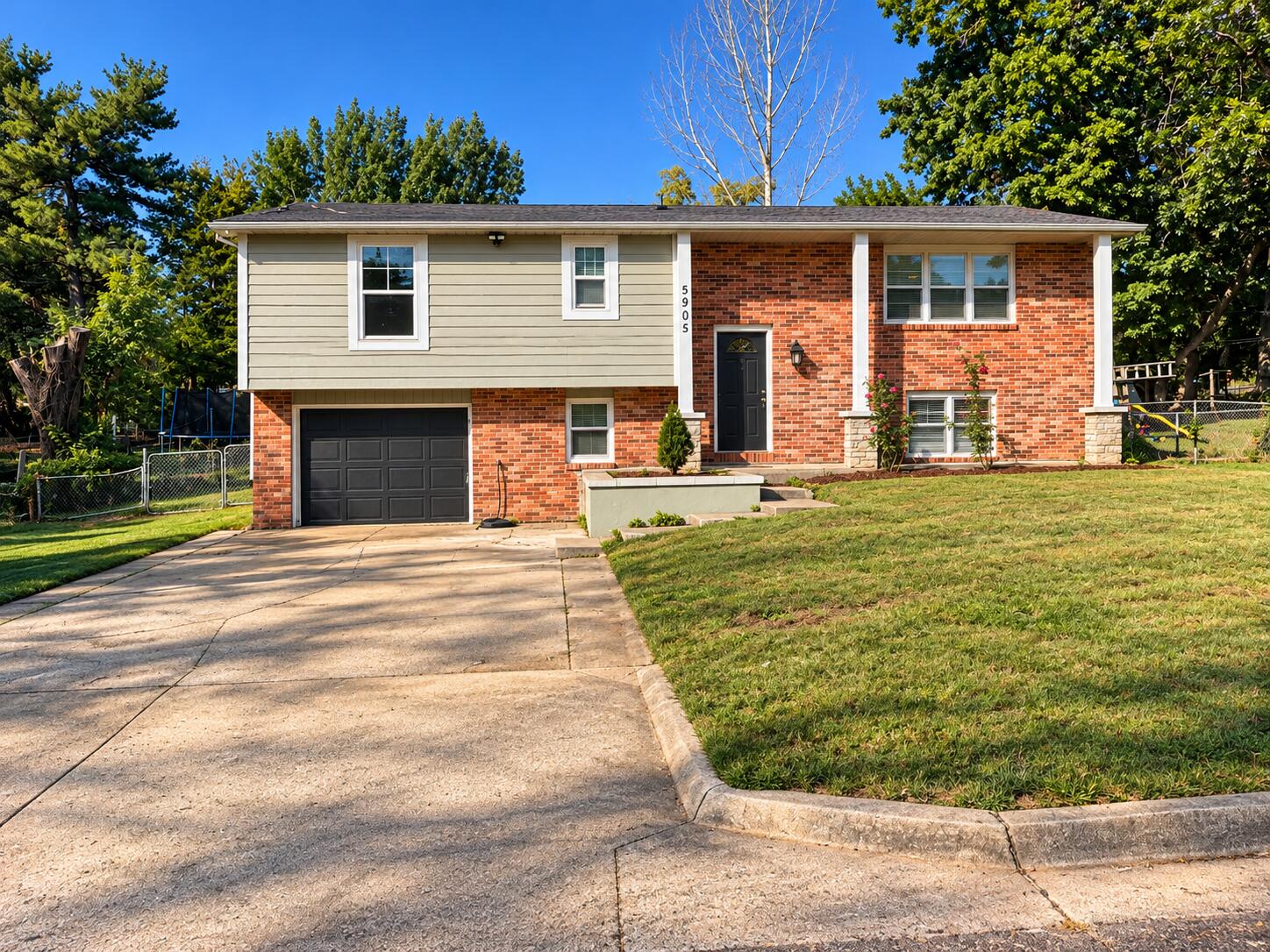 5905 N Kent Dr — photo