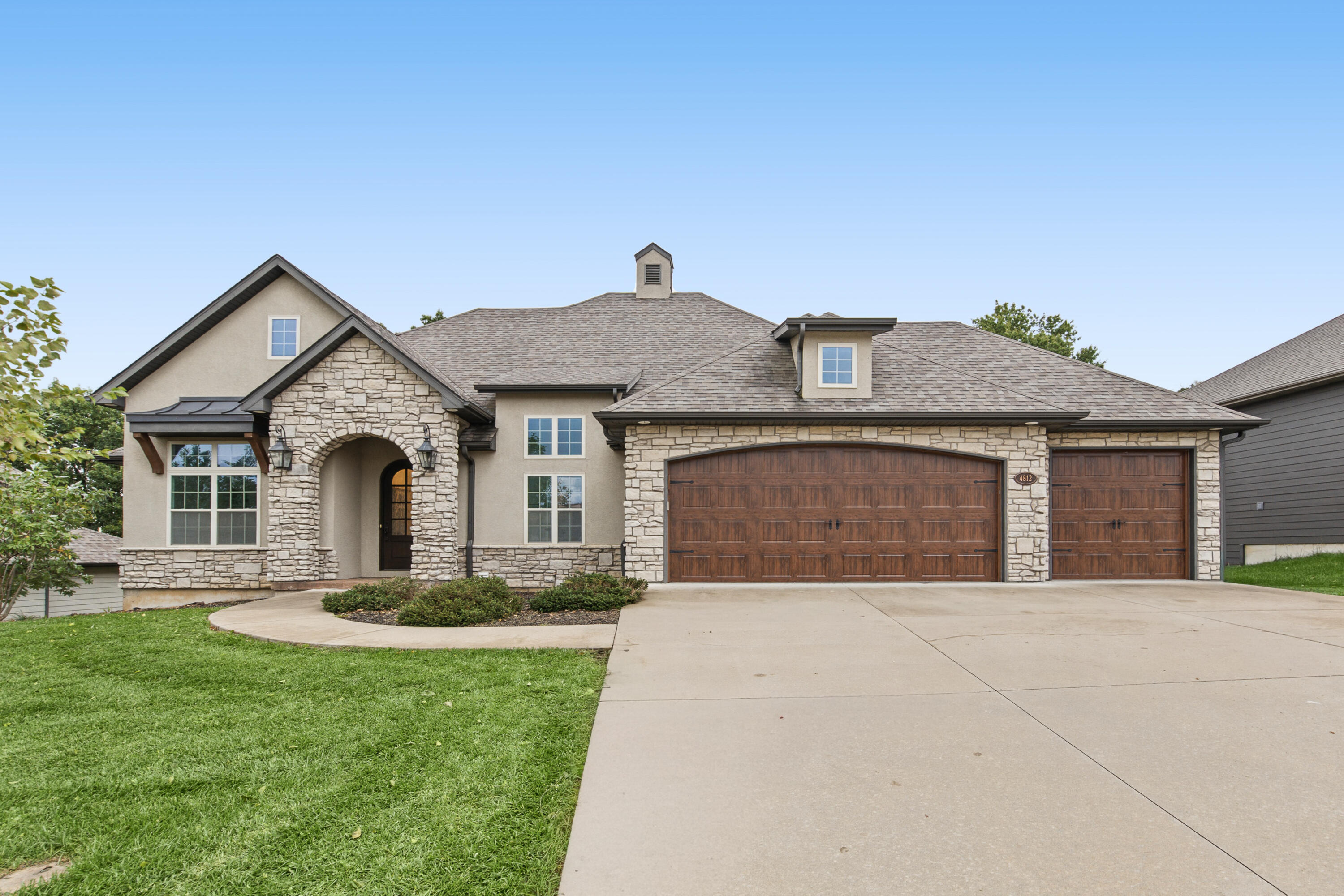 4812 Hazeltine Ct — photo