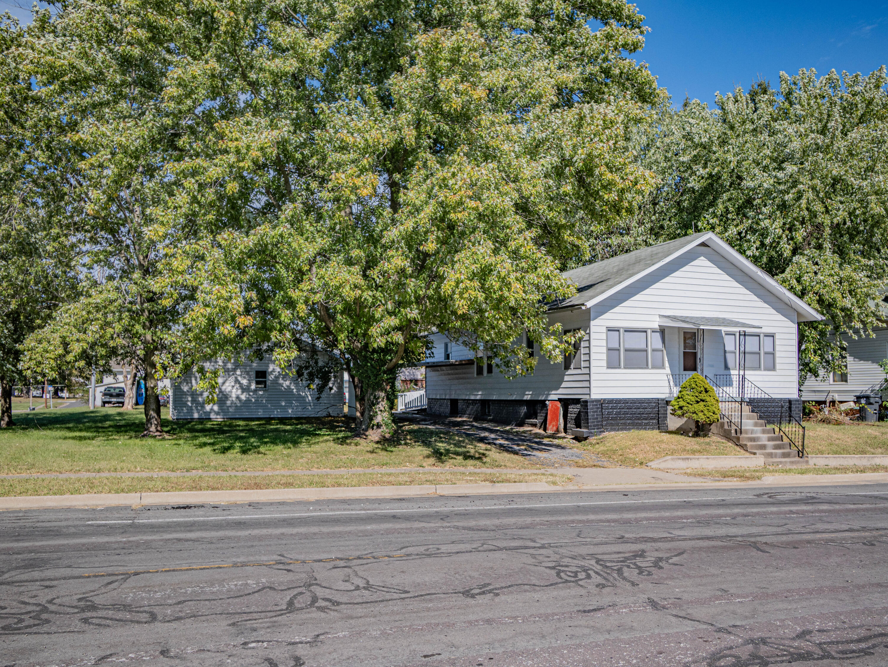 1225 Concannon St — photo