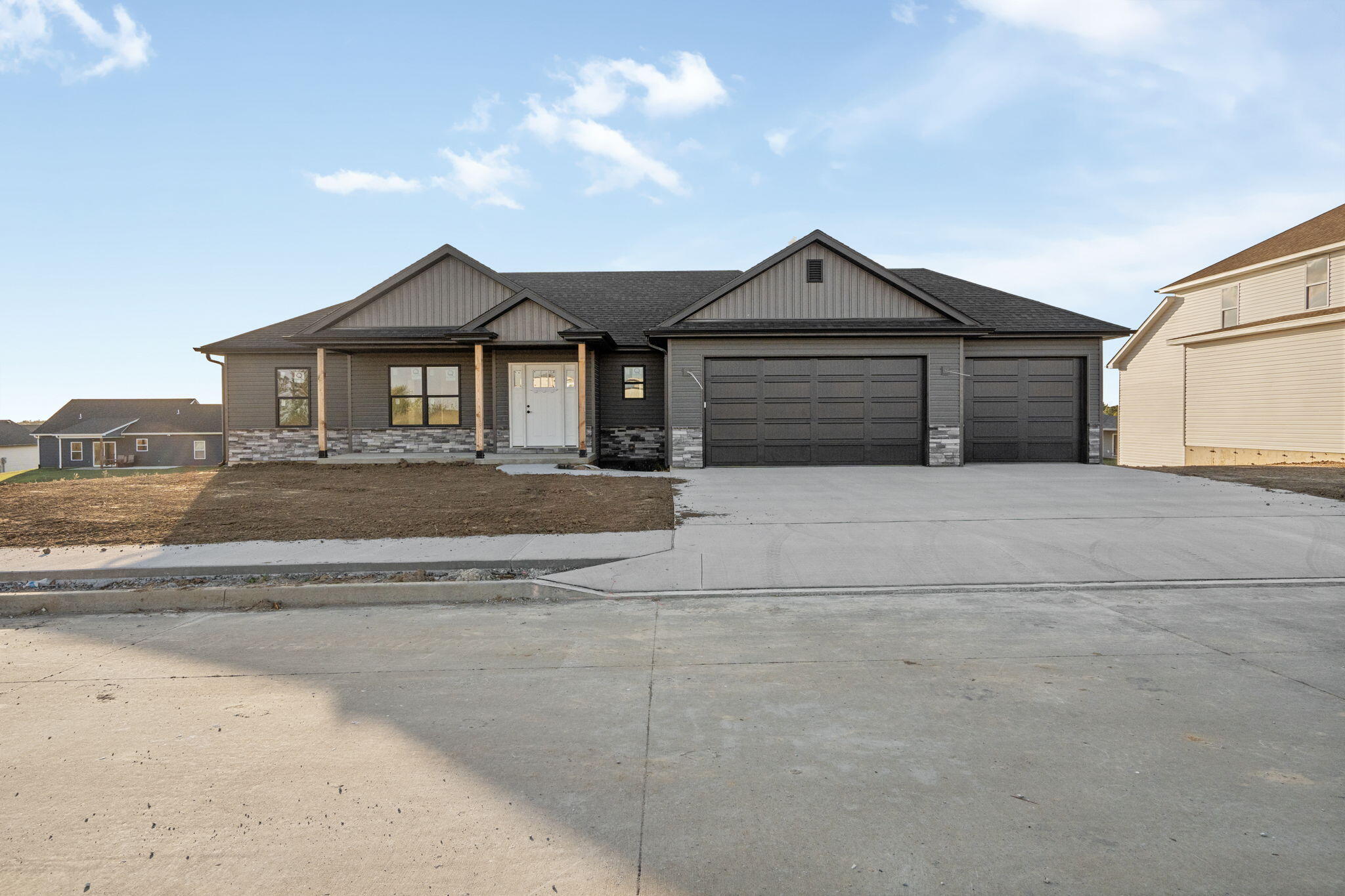 2471 Fox Hollow Dr — photo