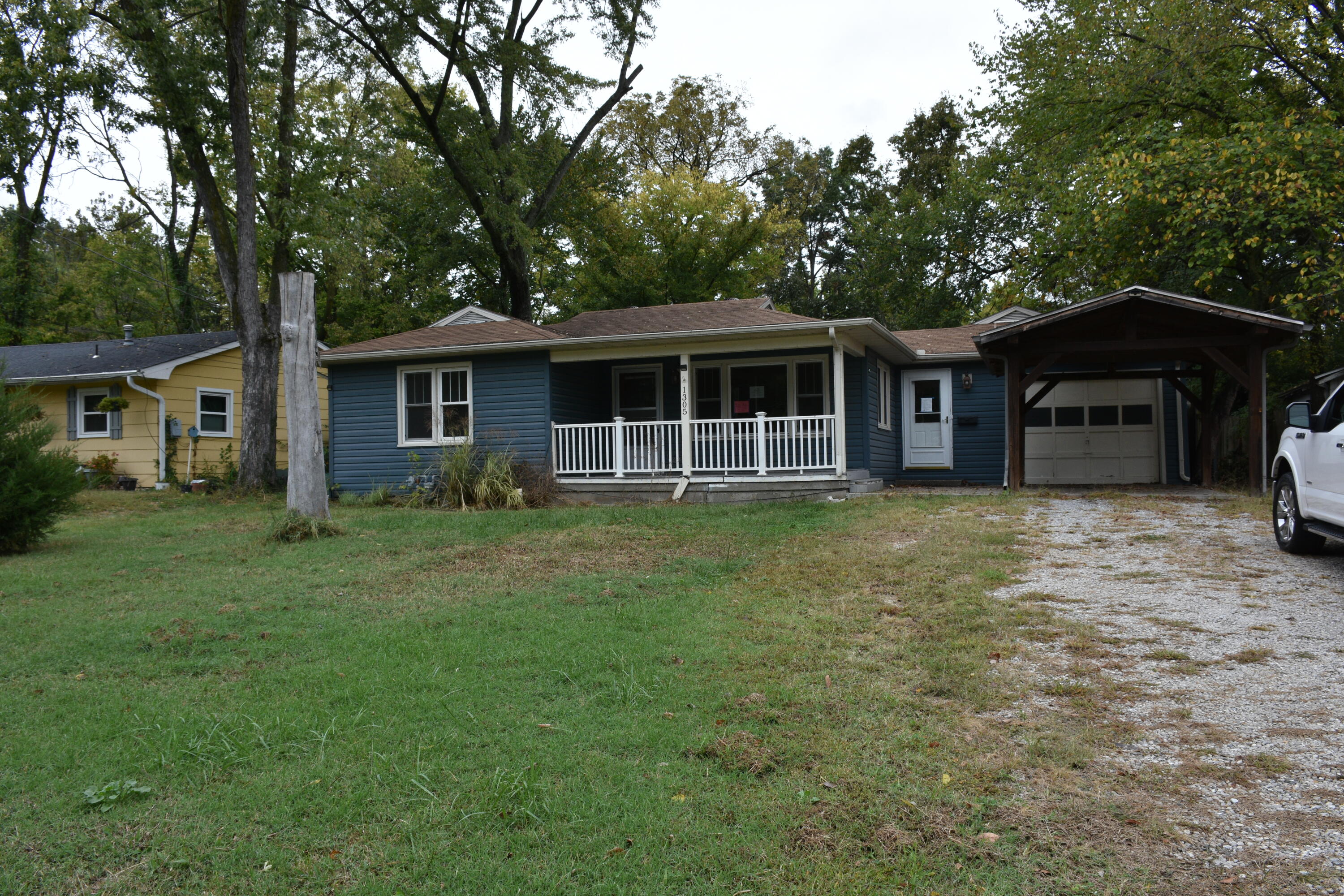 1305 W Ash St — photo