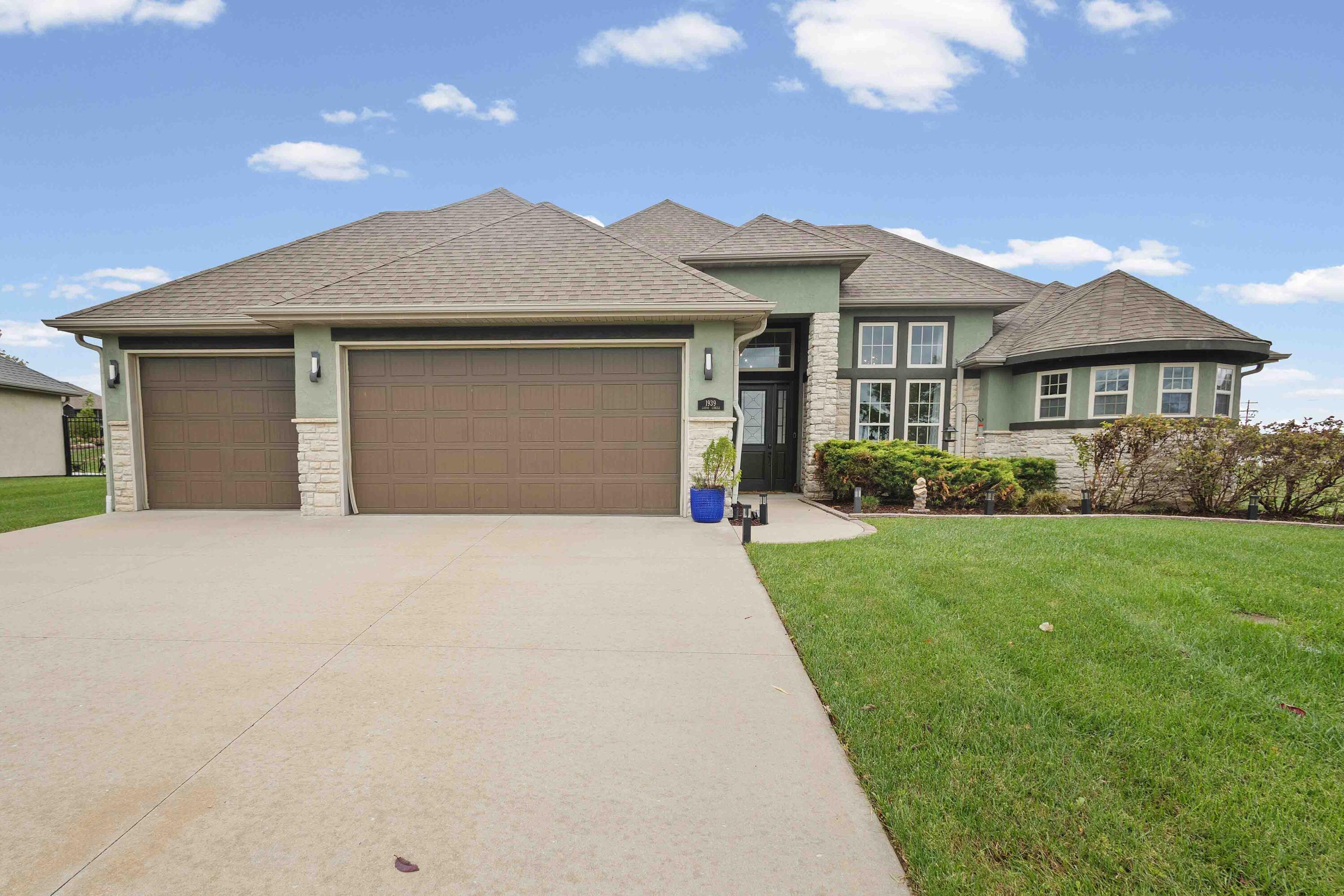 1939 Lasso Cir — photo