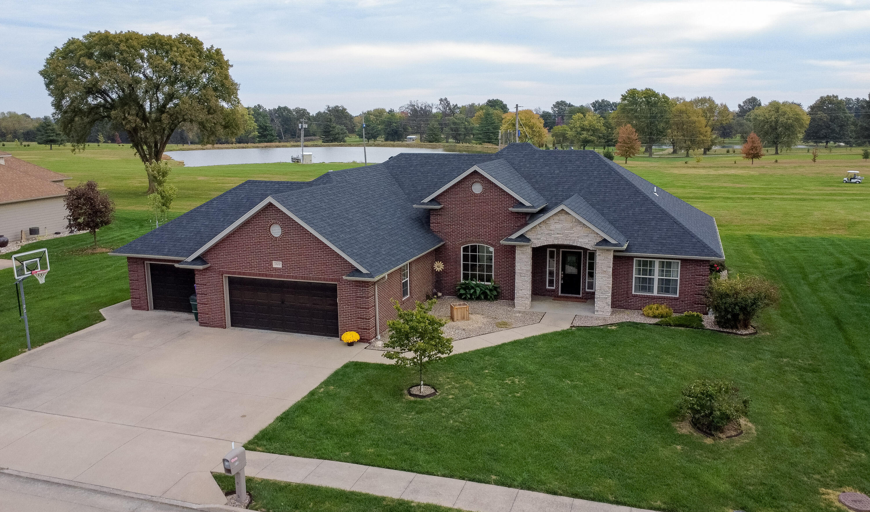 312 Country Club Dr — photo