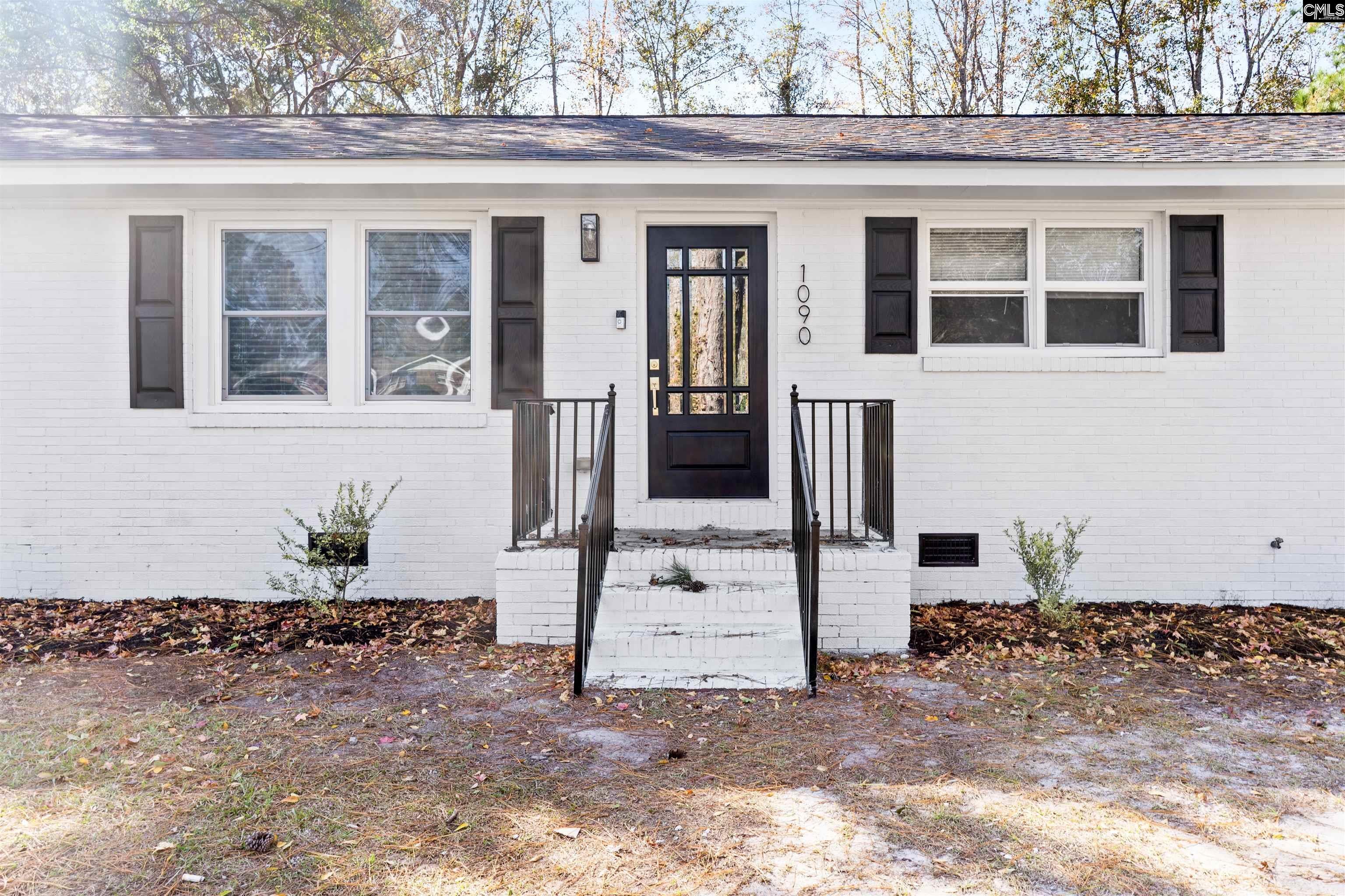 1090 Rodney Road — photo
