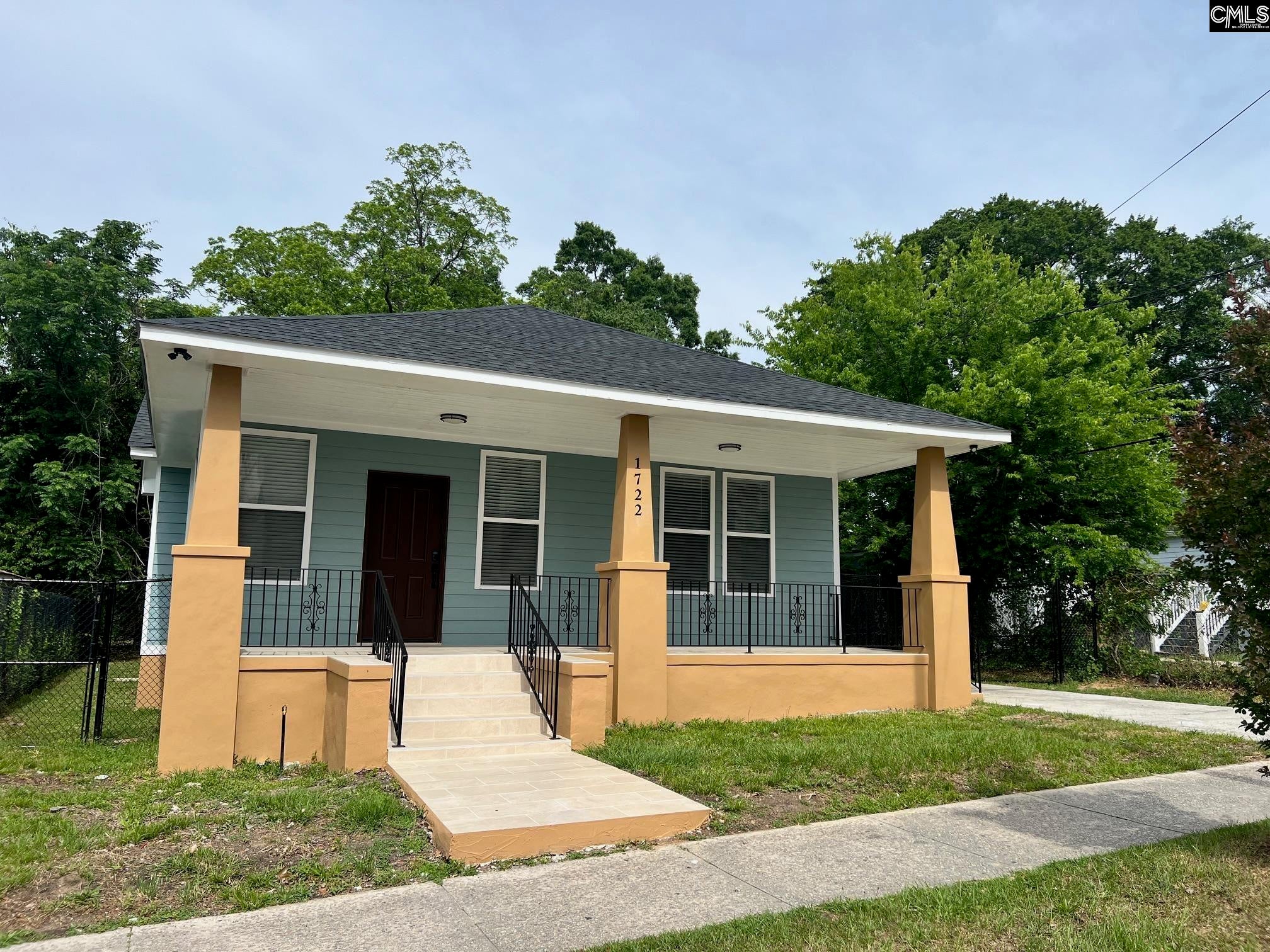 1722 Oak Street — photo
