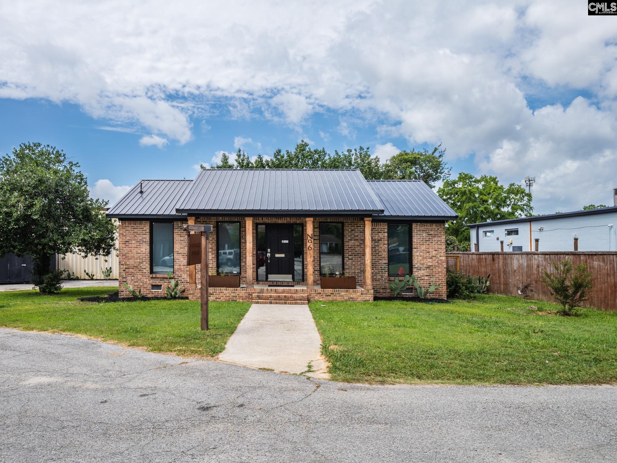 6 Clusters Court — photo