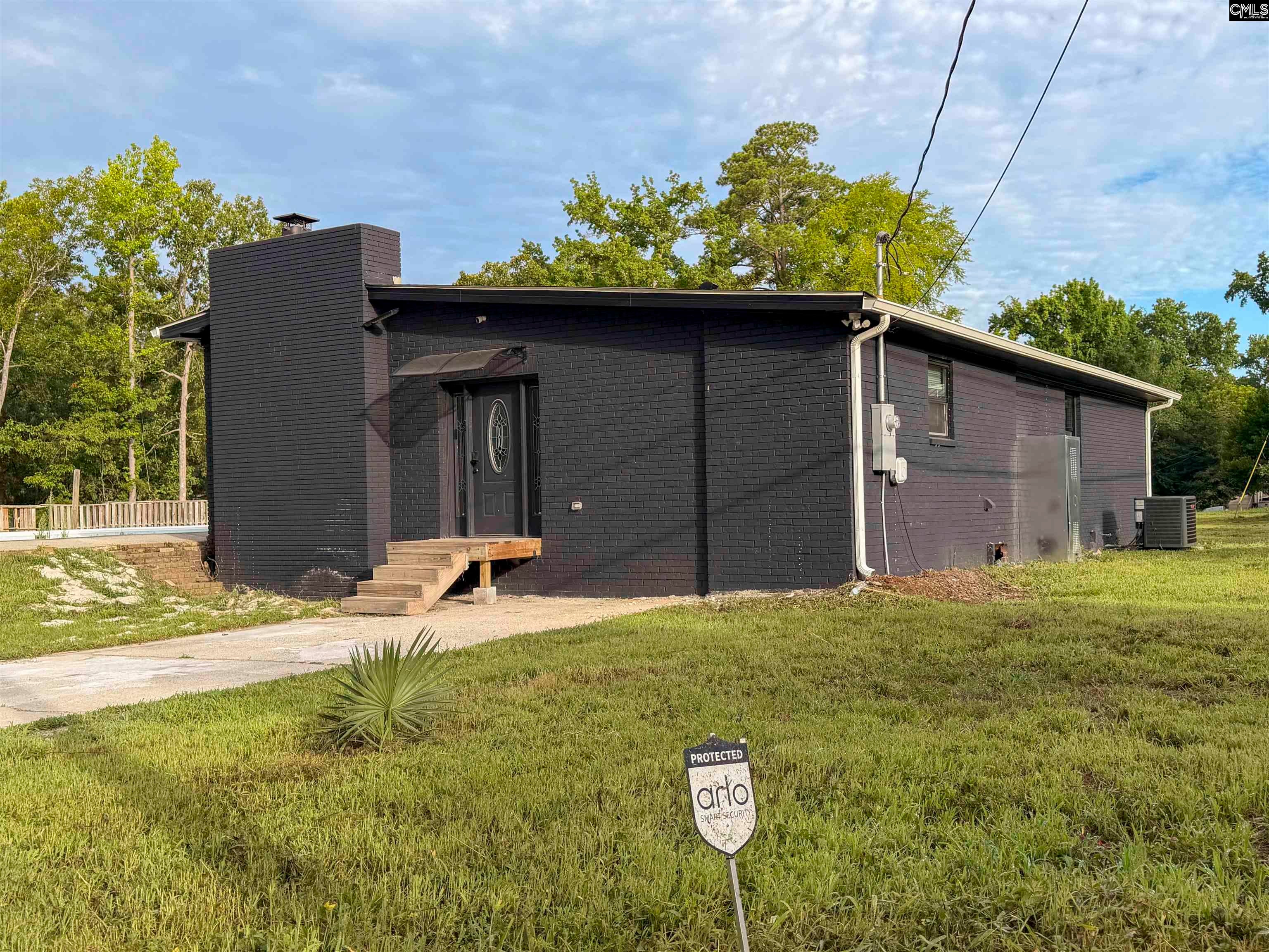105 Hampshire Drive — photo
