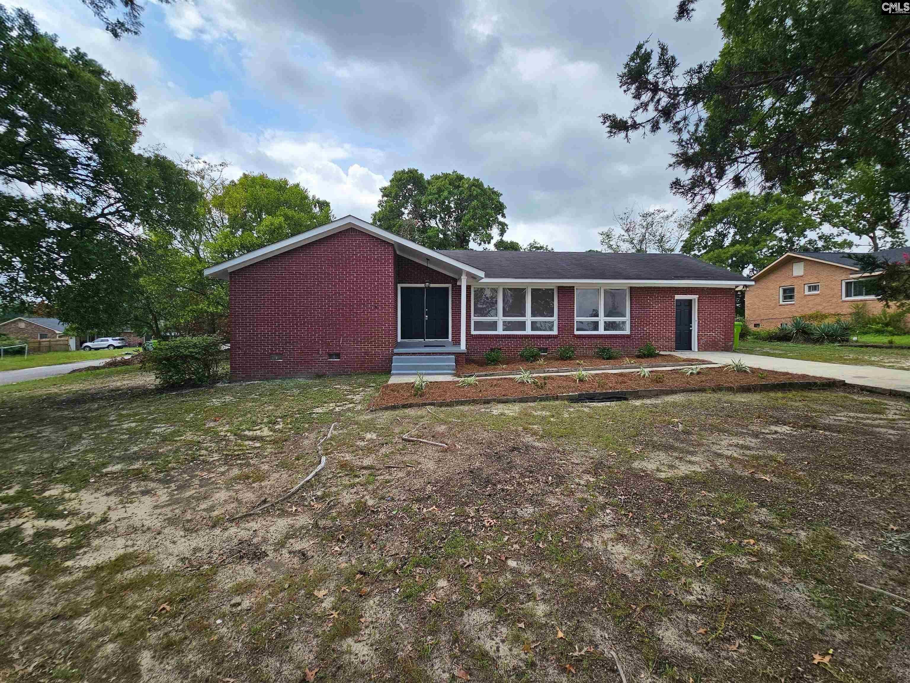 8220 Hunt Club Road — photo