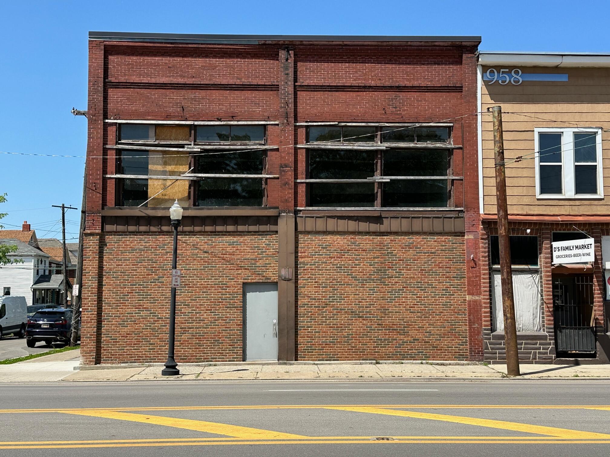 960 W Broad Street — photo