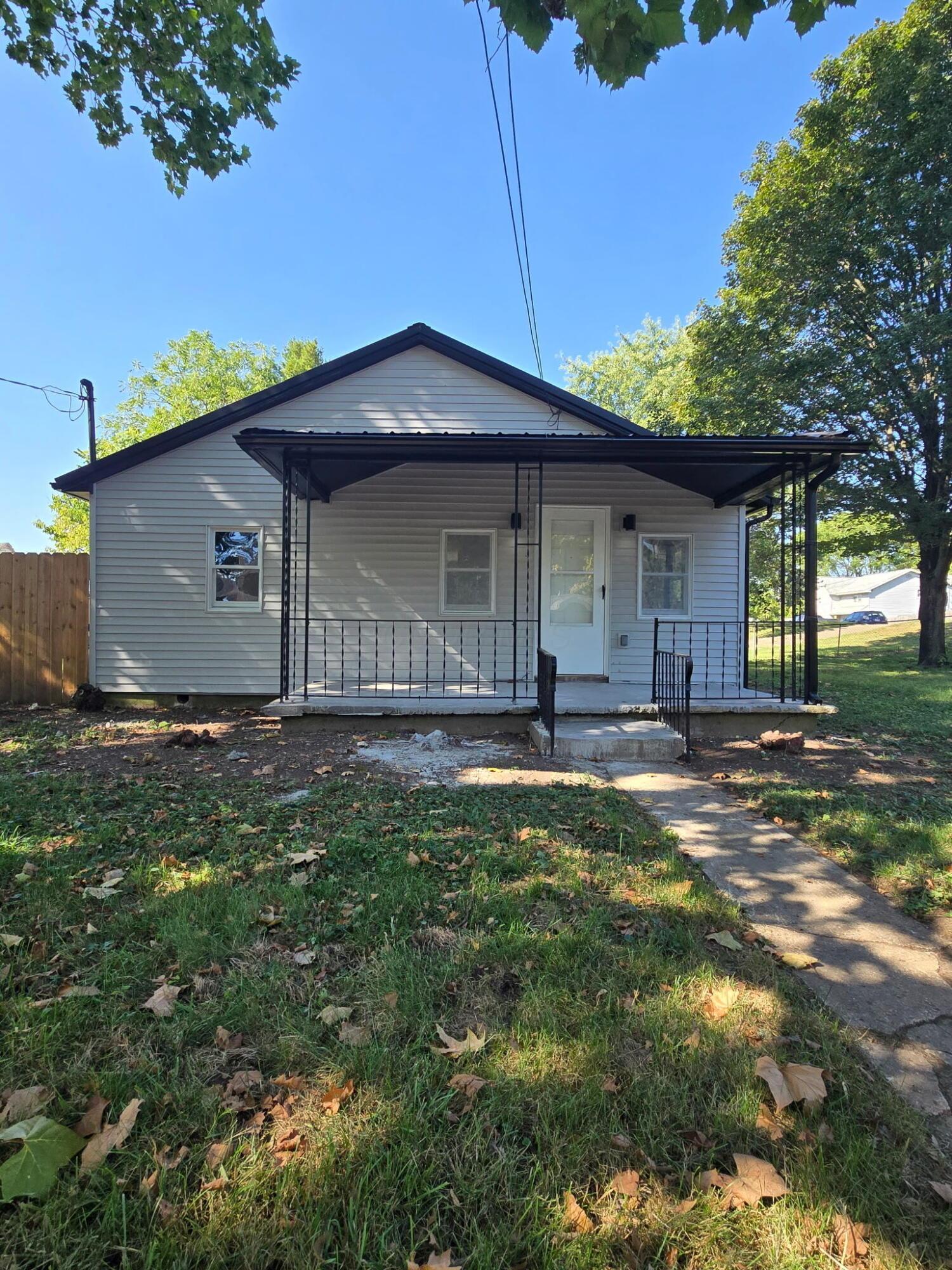 1015 Hillcrest Avenue — photo