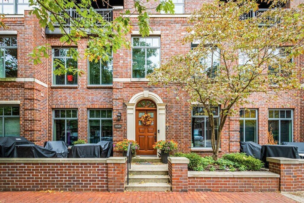 251 Daniel Burnham Square, Unit #259 — photo