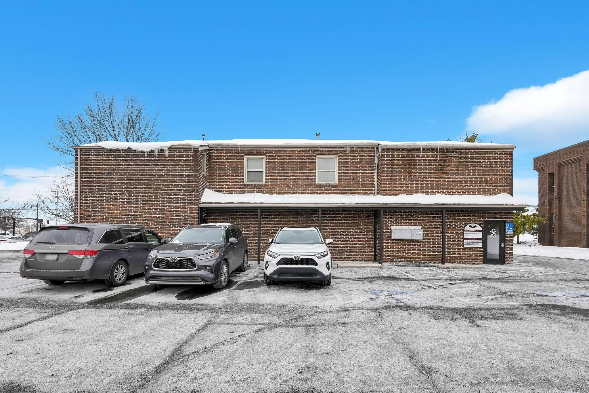 37 E Wilson Bridge Road — photo