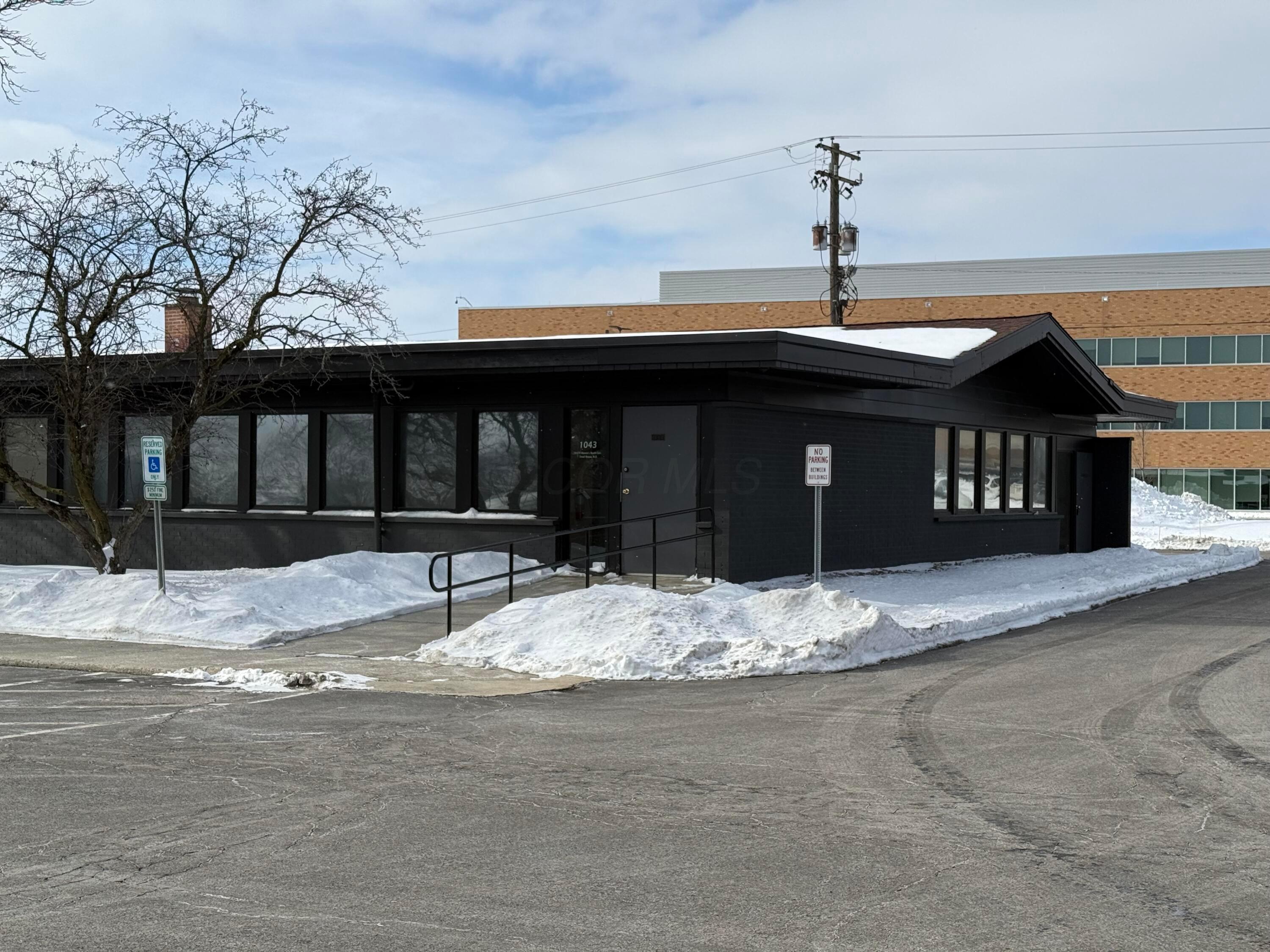 1043 Harding Memorial Parkway — photo
