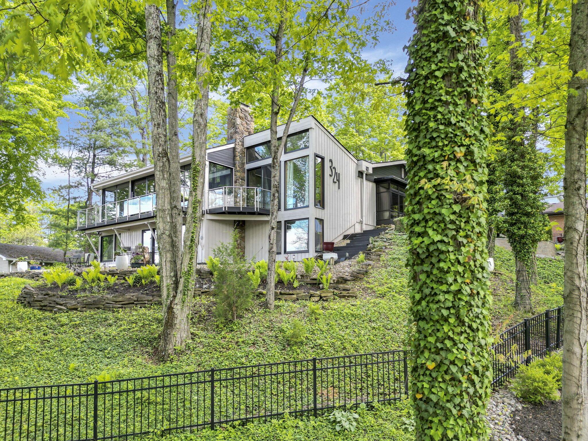 324 Mount Parnassus Drive — photo