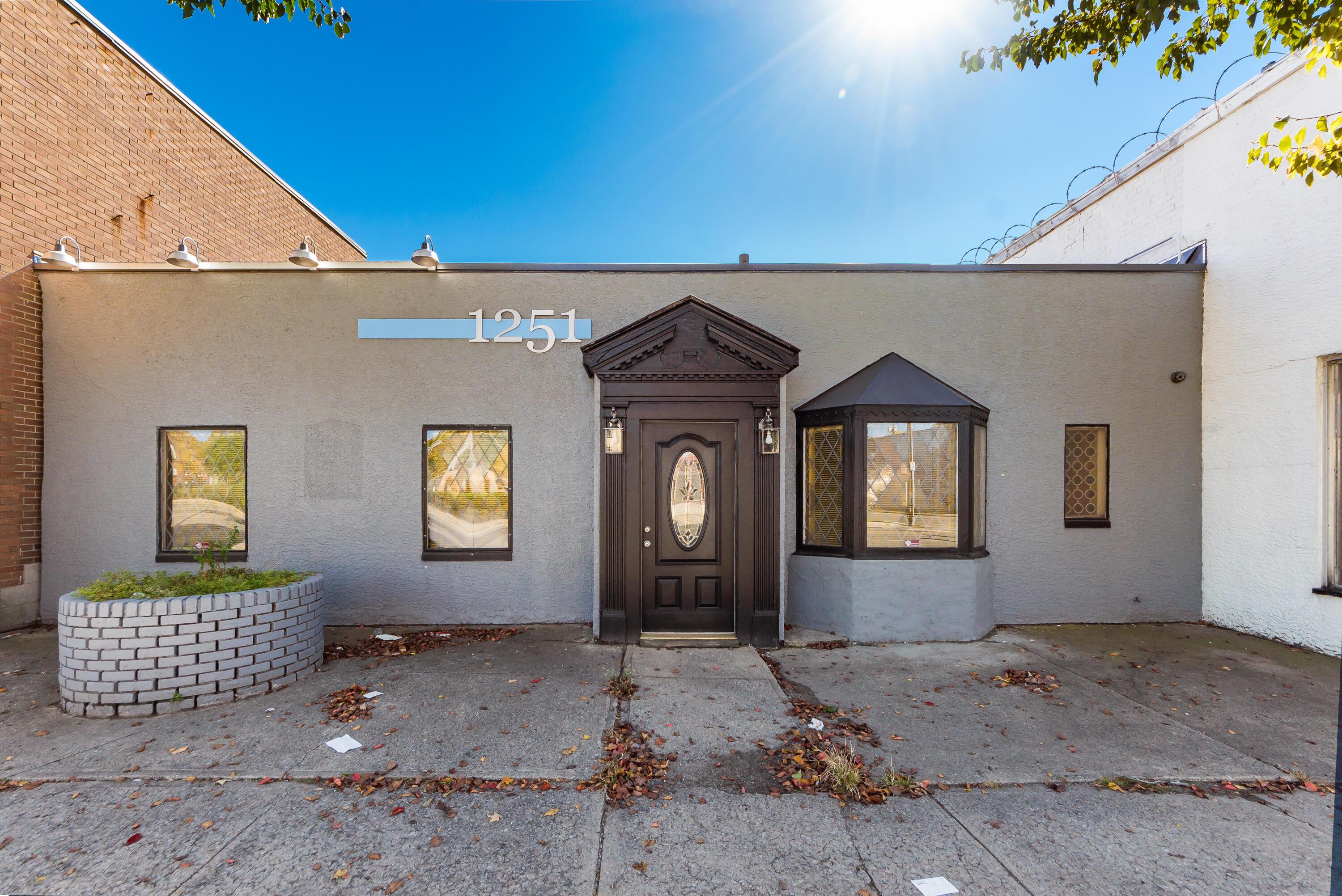 1251 W Broad — photo