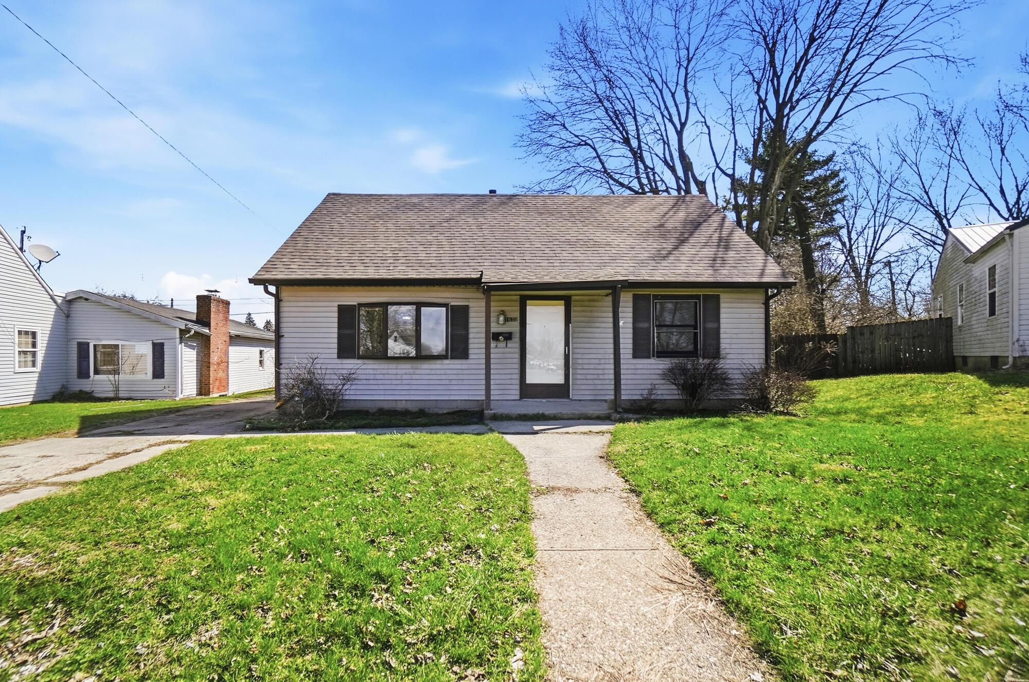 1835 S Sweetbriar Lane — photo
