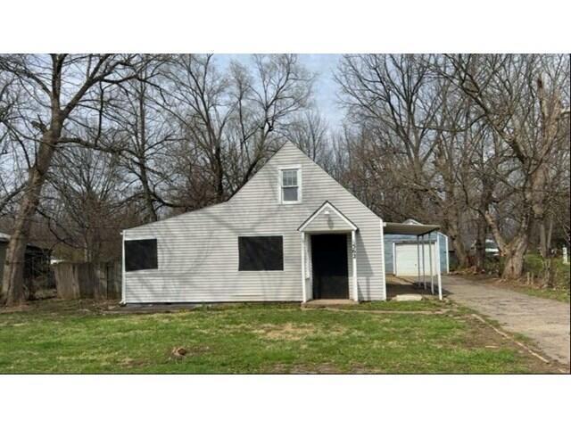 562 Ashwood Road — photo