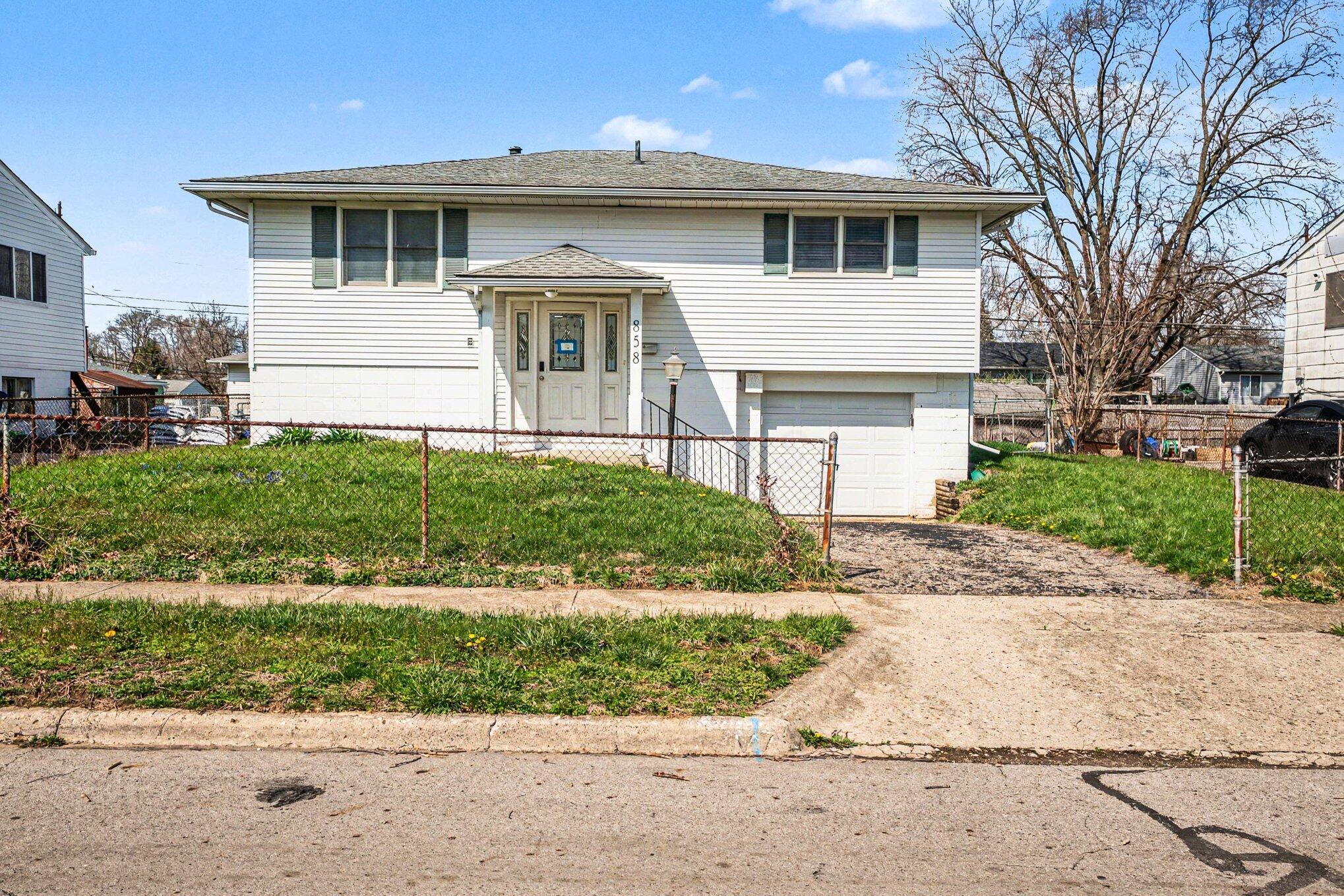 858 Higbee Drive S — photo