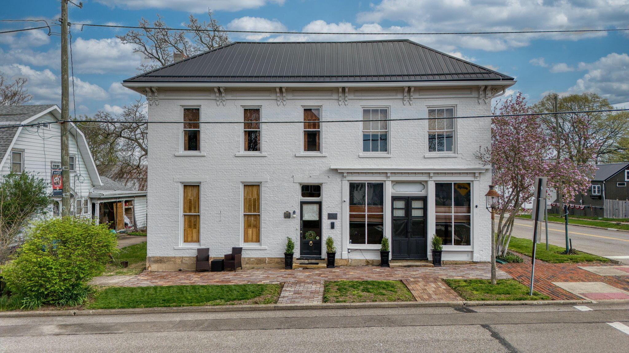 8450 Main Street — photo