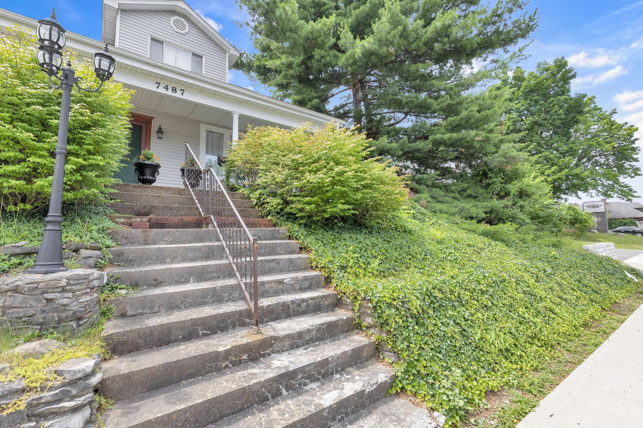 7487 E Main Street — photo
