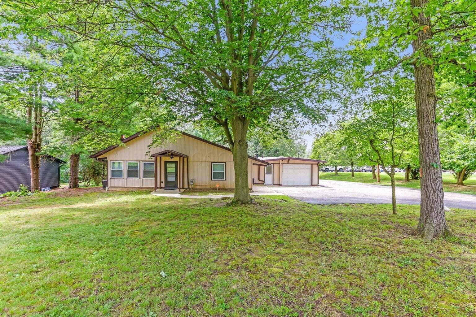 610 Military Road — photo