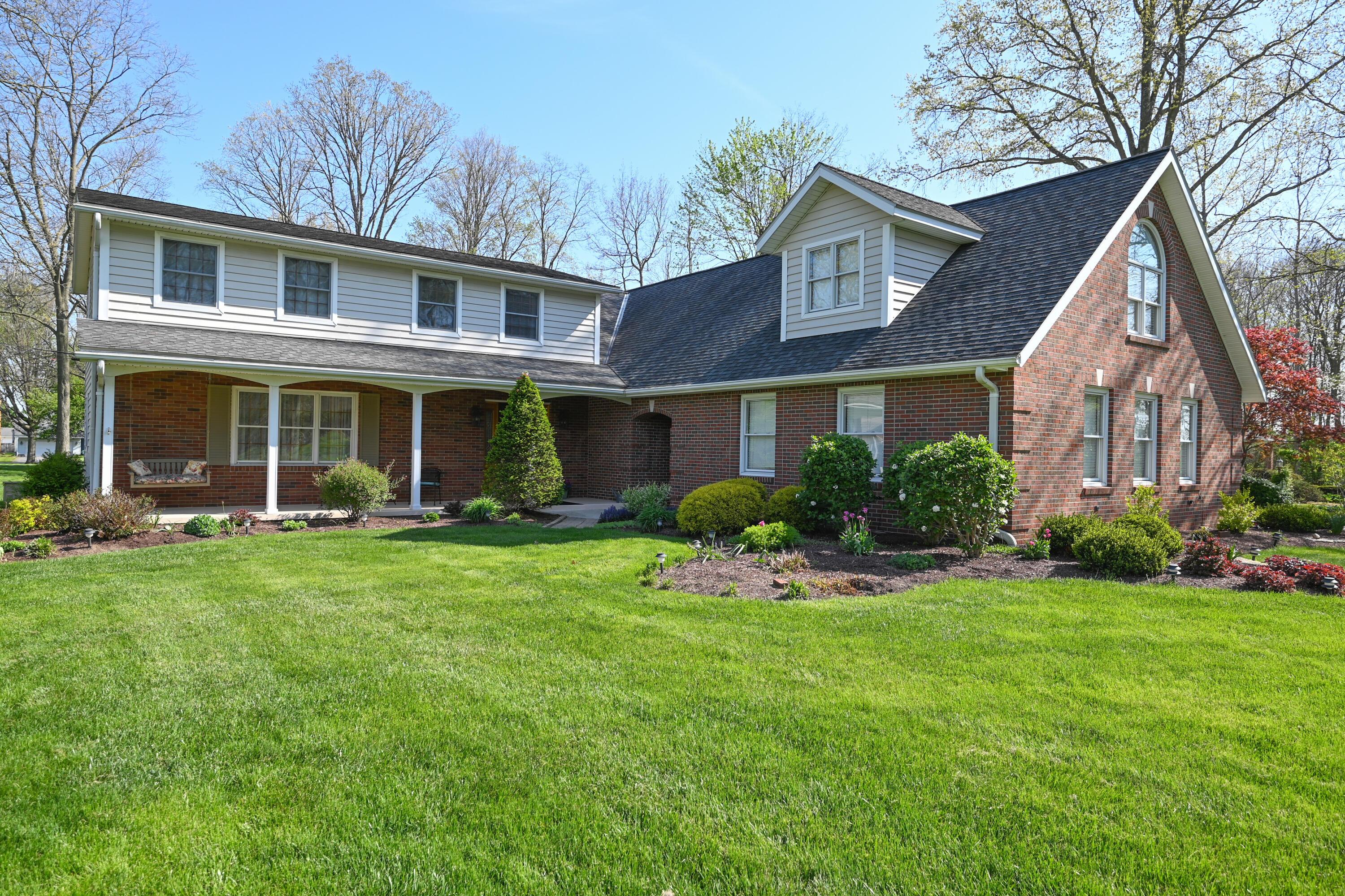 856 Oak Drive — photo