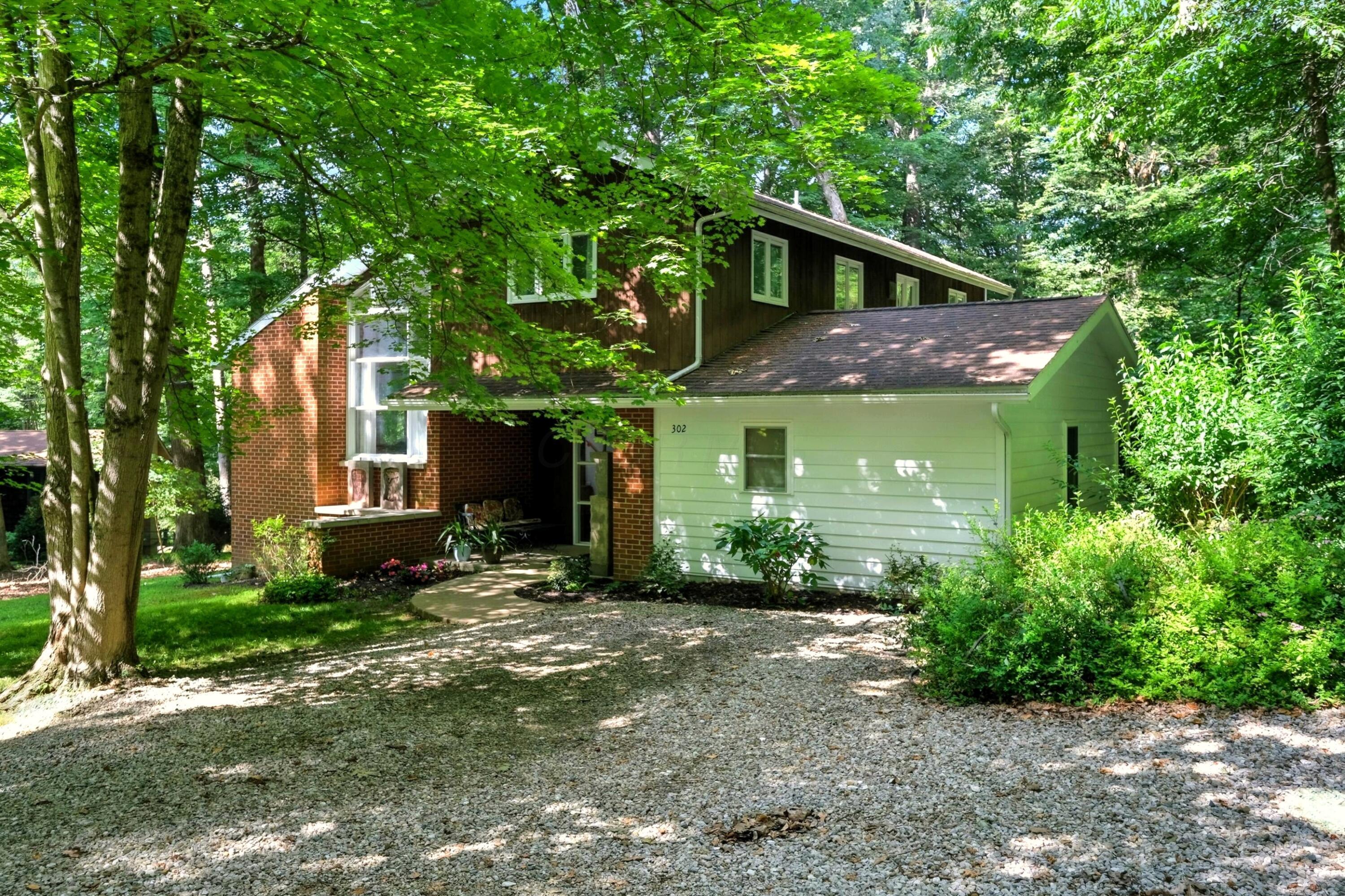 302 E Woodside Drive — photo