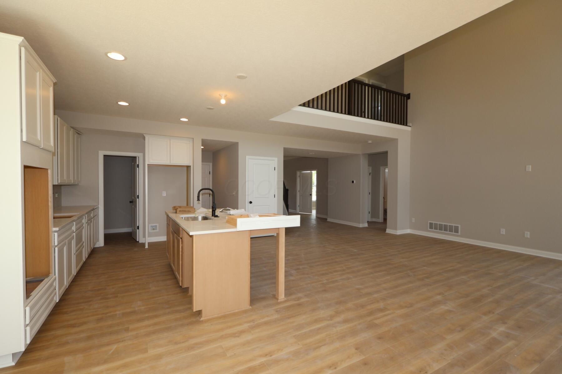 545 Fadley Loop E, Delaware, OH 43015 — photo 2