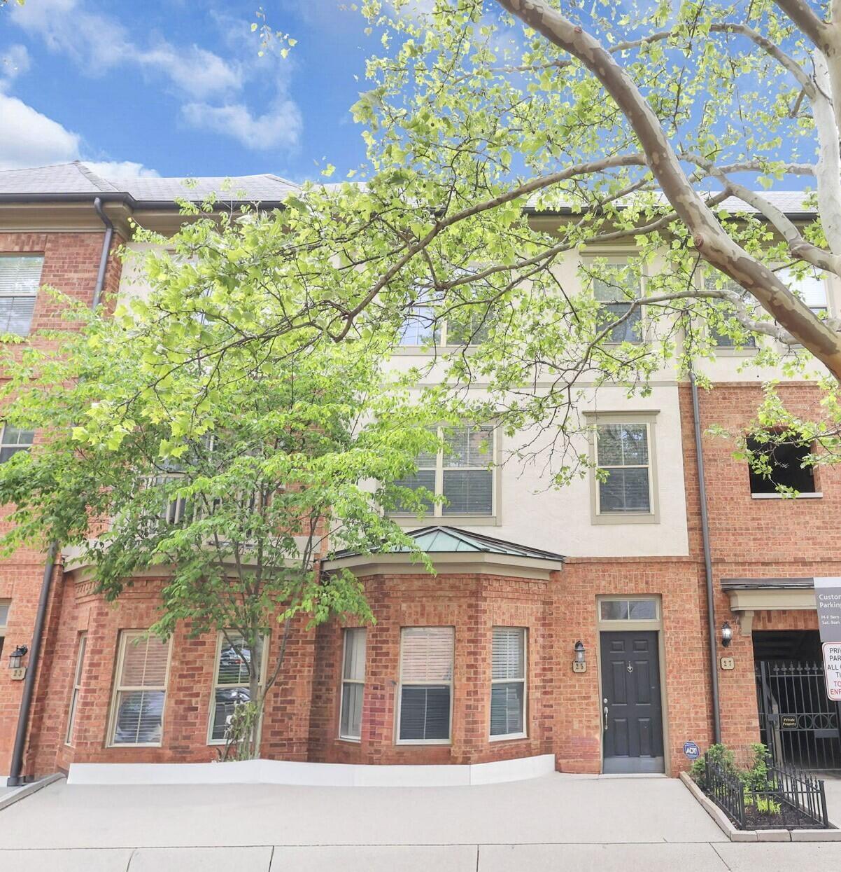27 W Lincoln Street — photo