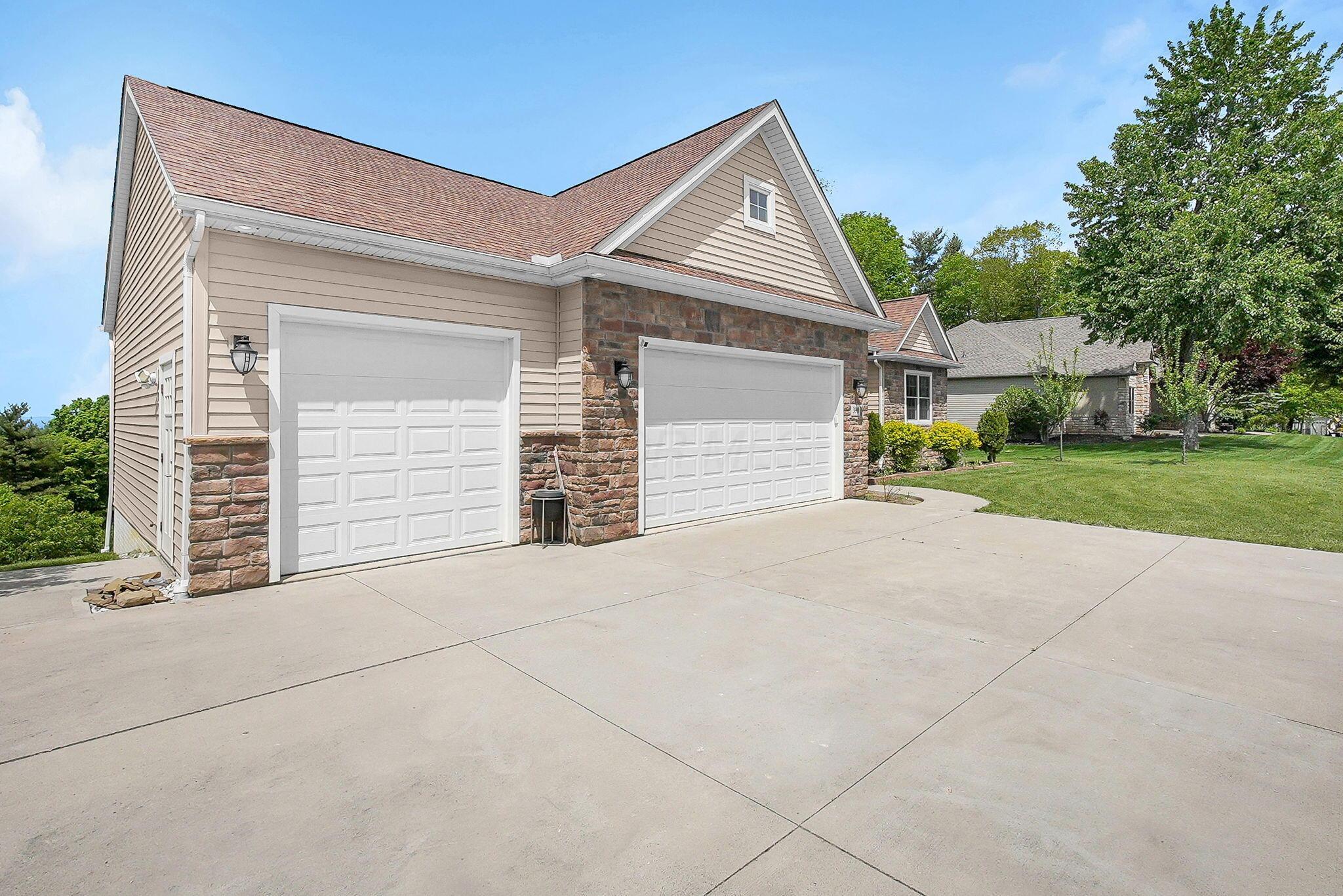 390 Laurel Oak Lane — photo