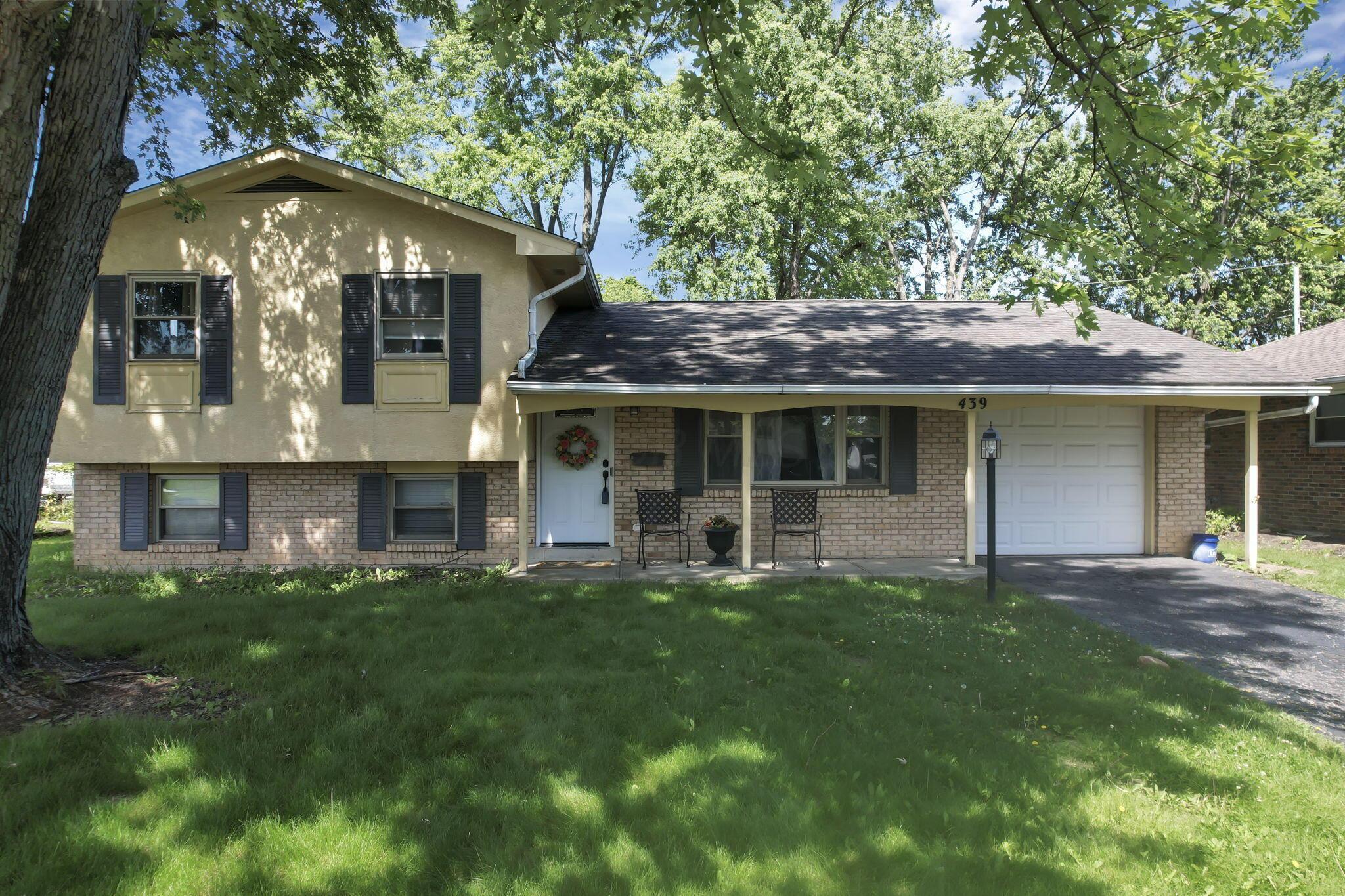 439 Foxwood Drive — photo