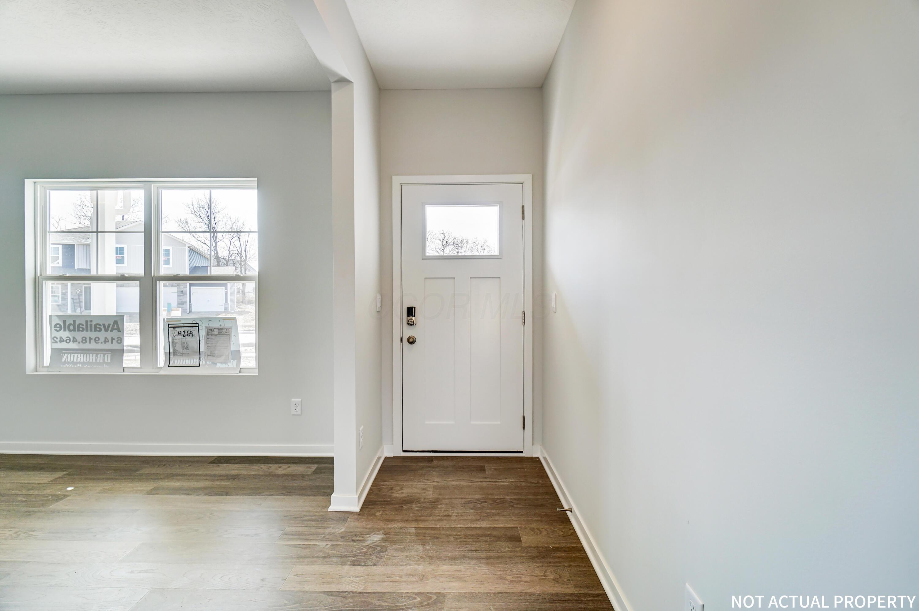 450 Jaret Way — photo
