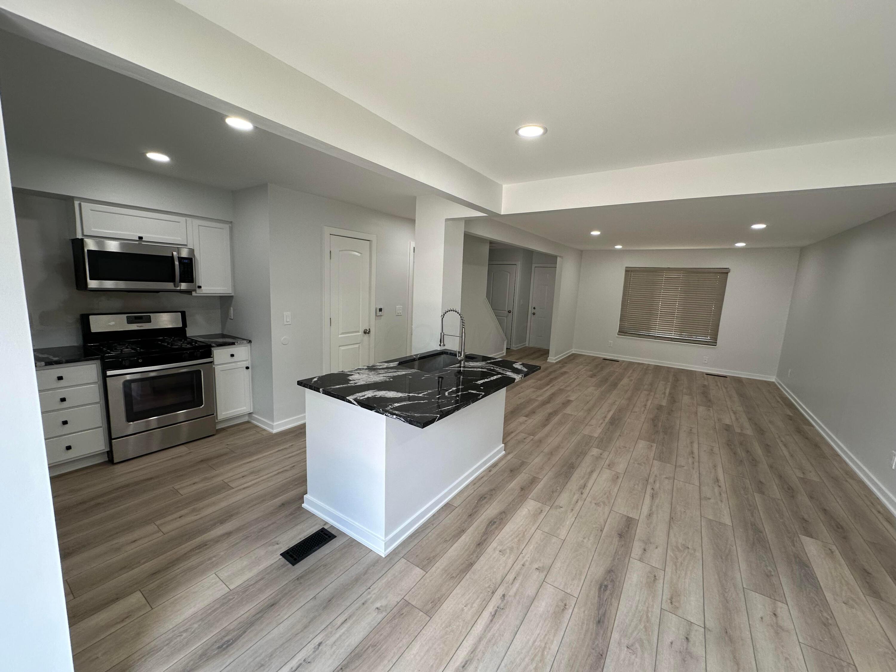 6144 Stornoway Drive S, Bldg 16 — photo