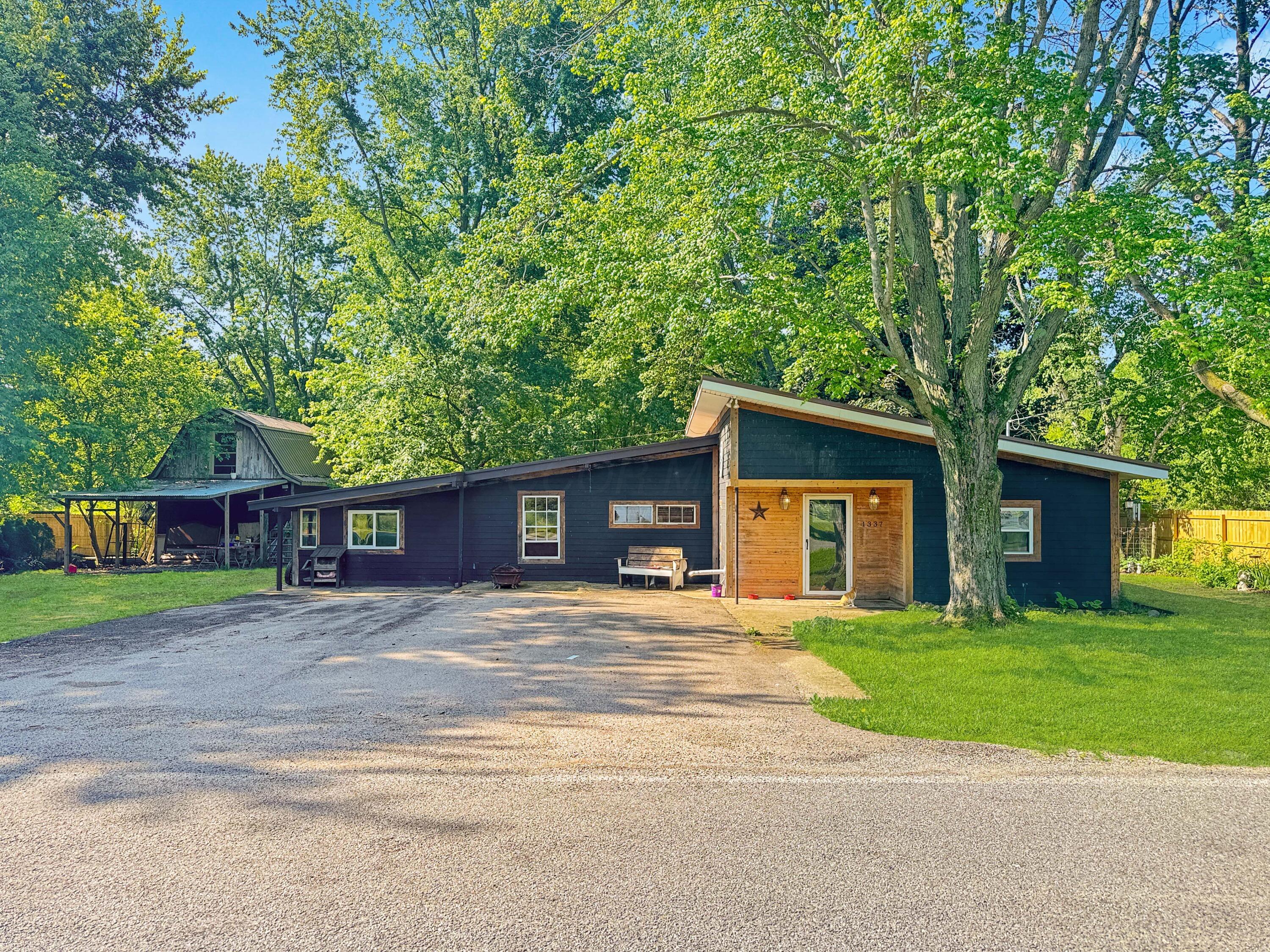 1337 W Dallas Road — photo