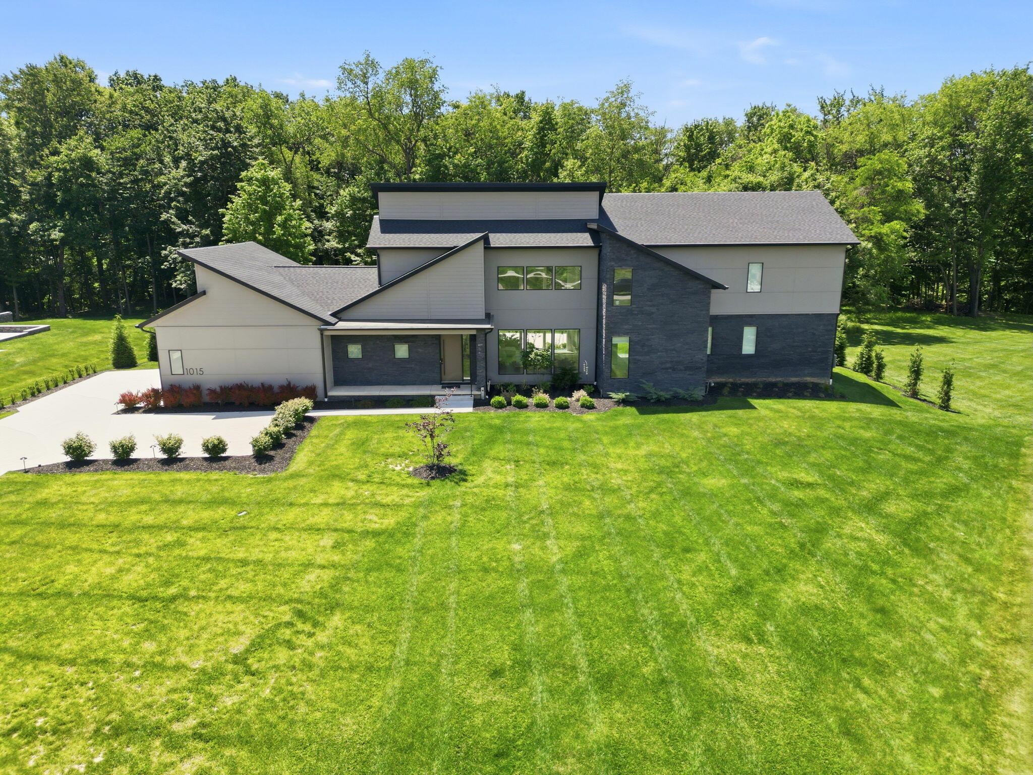 1015 Lale Point — photo