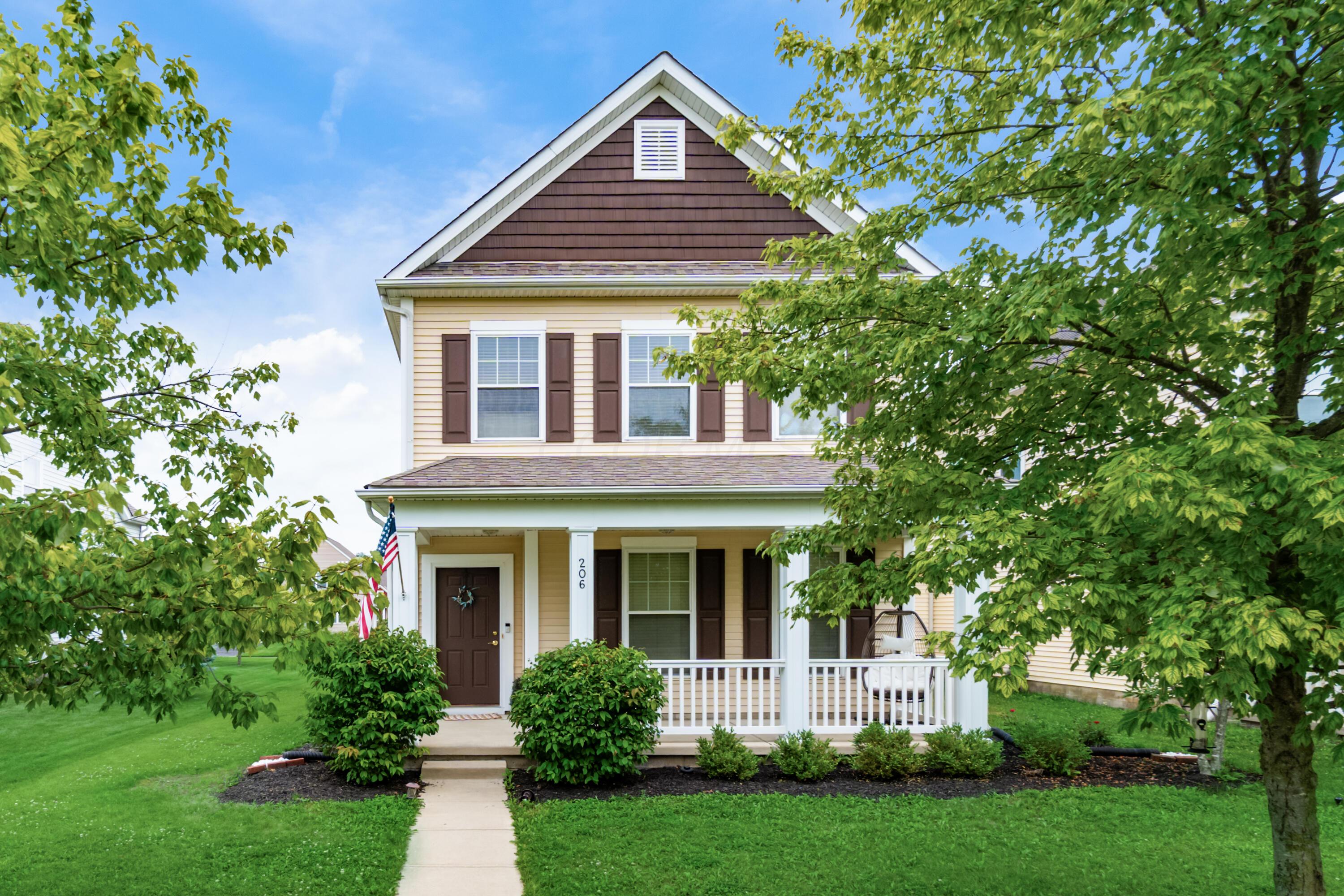 206 Lamplight Court — photo