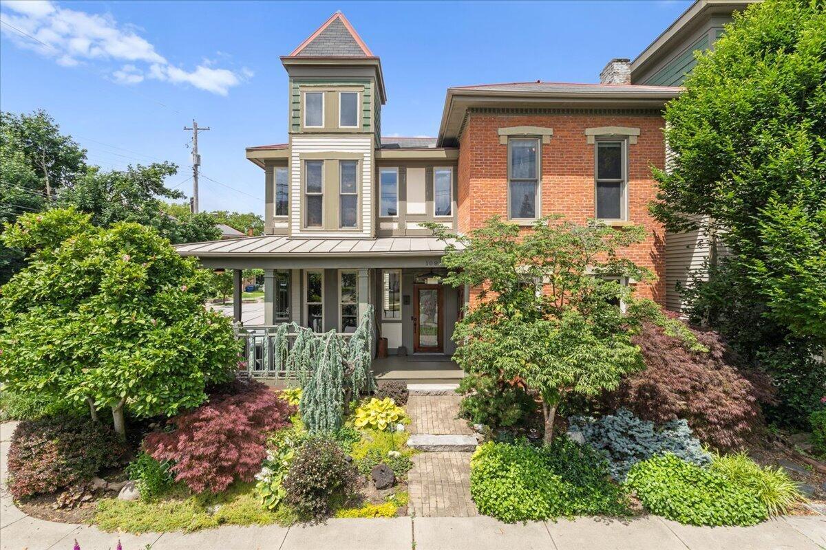 1085 Highland Street — photo