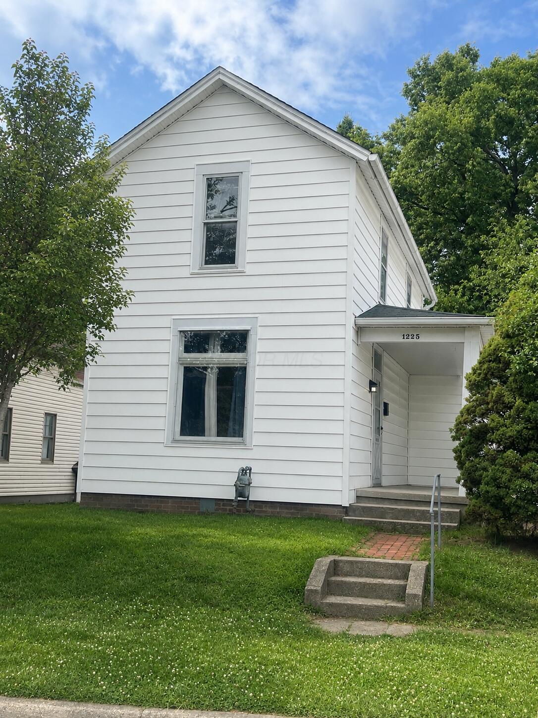 1225 E Chestnut Street — photo
