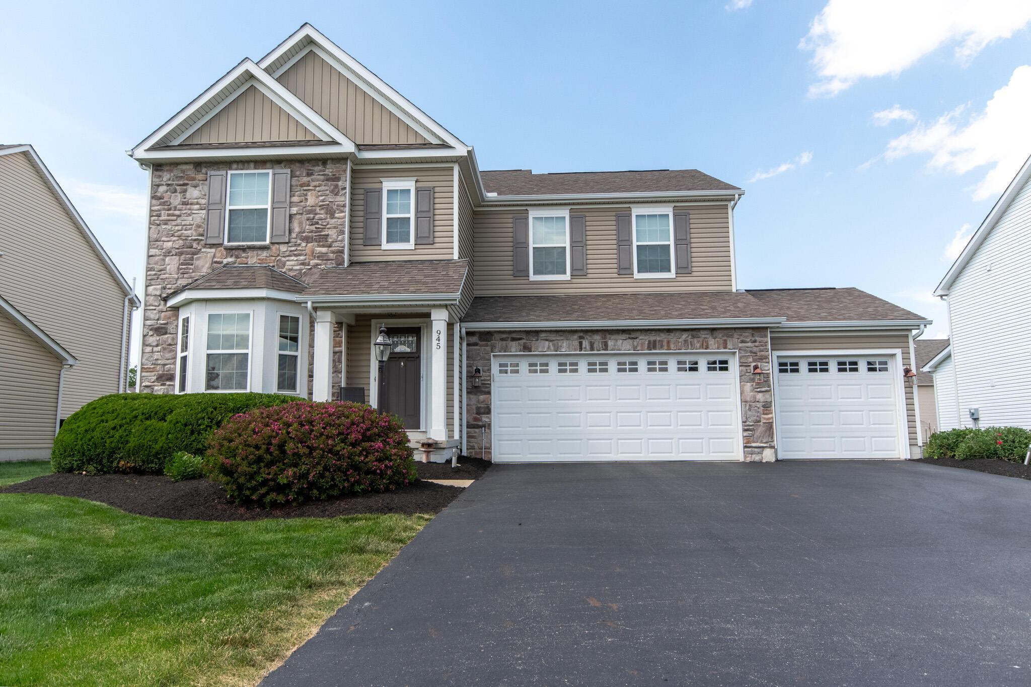 945 Farmington Lane — photo