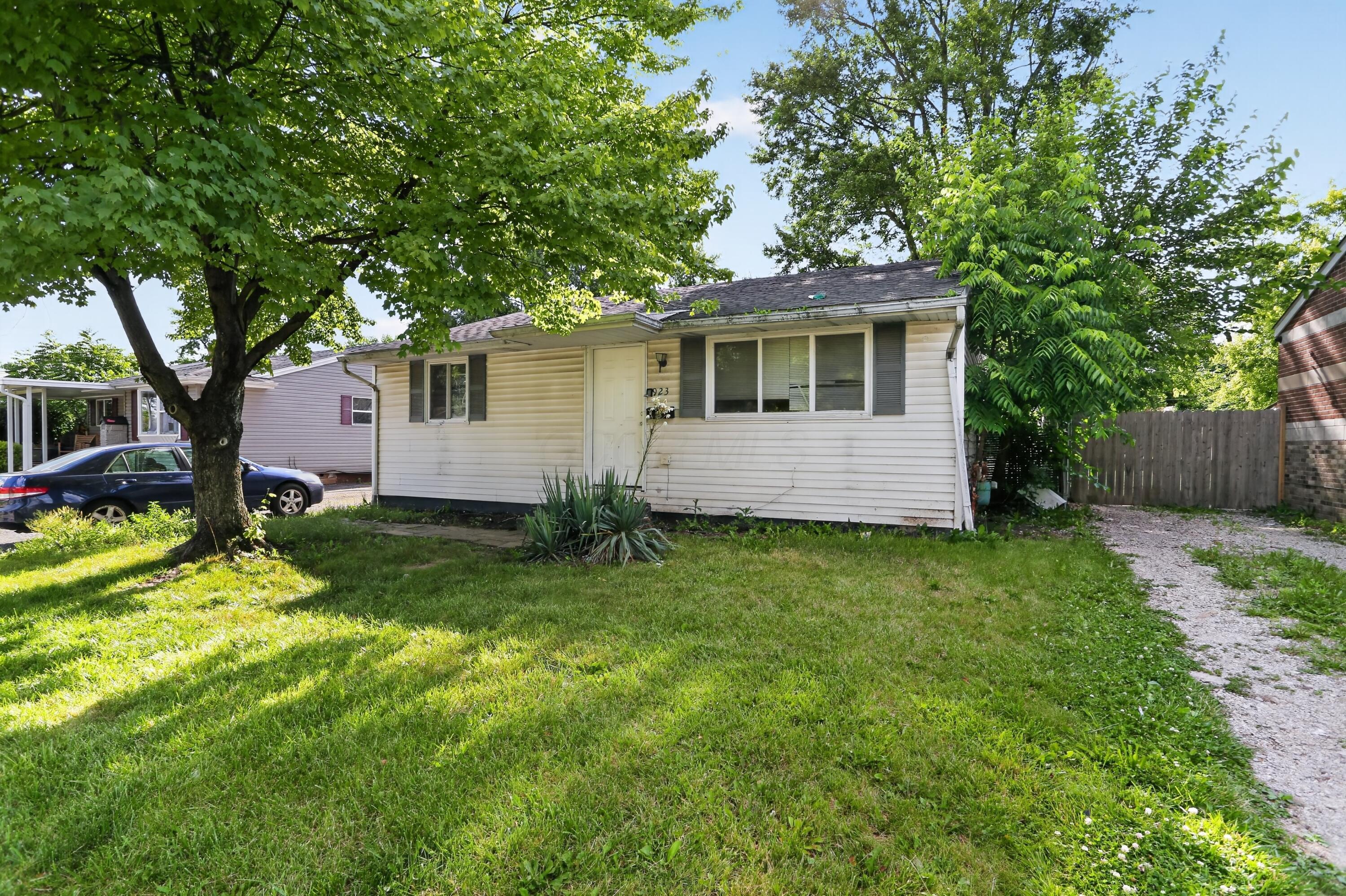 923 Wedgewood Drive — photo