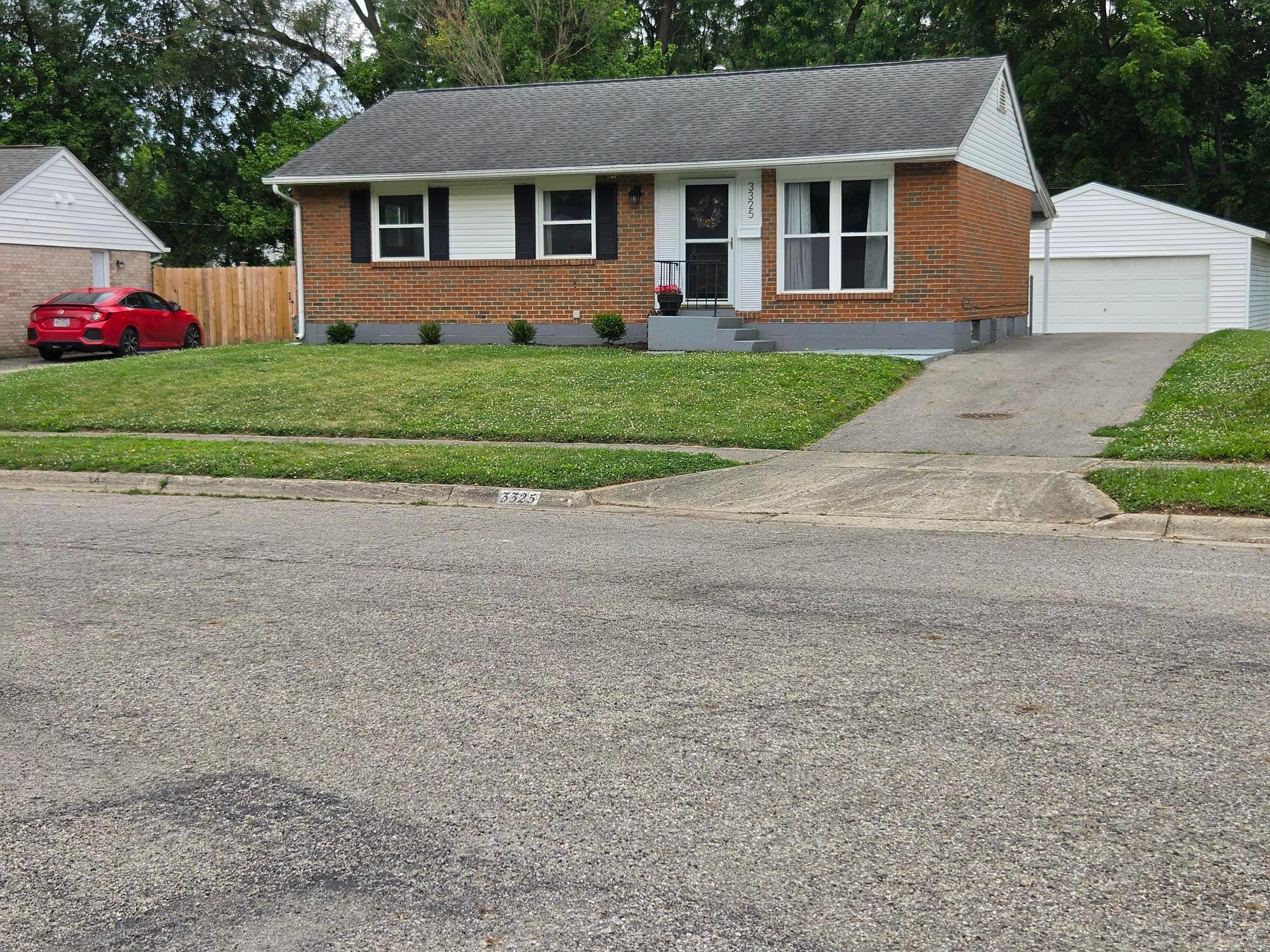3325 Latonia — photo
