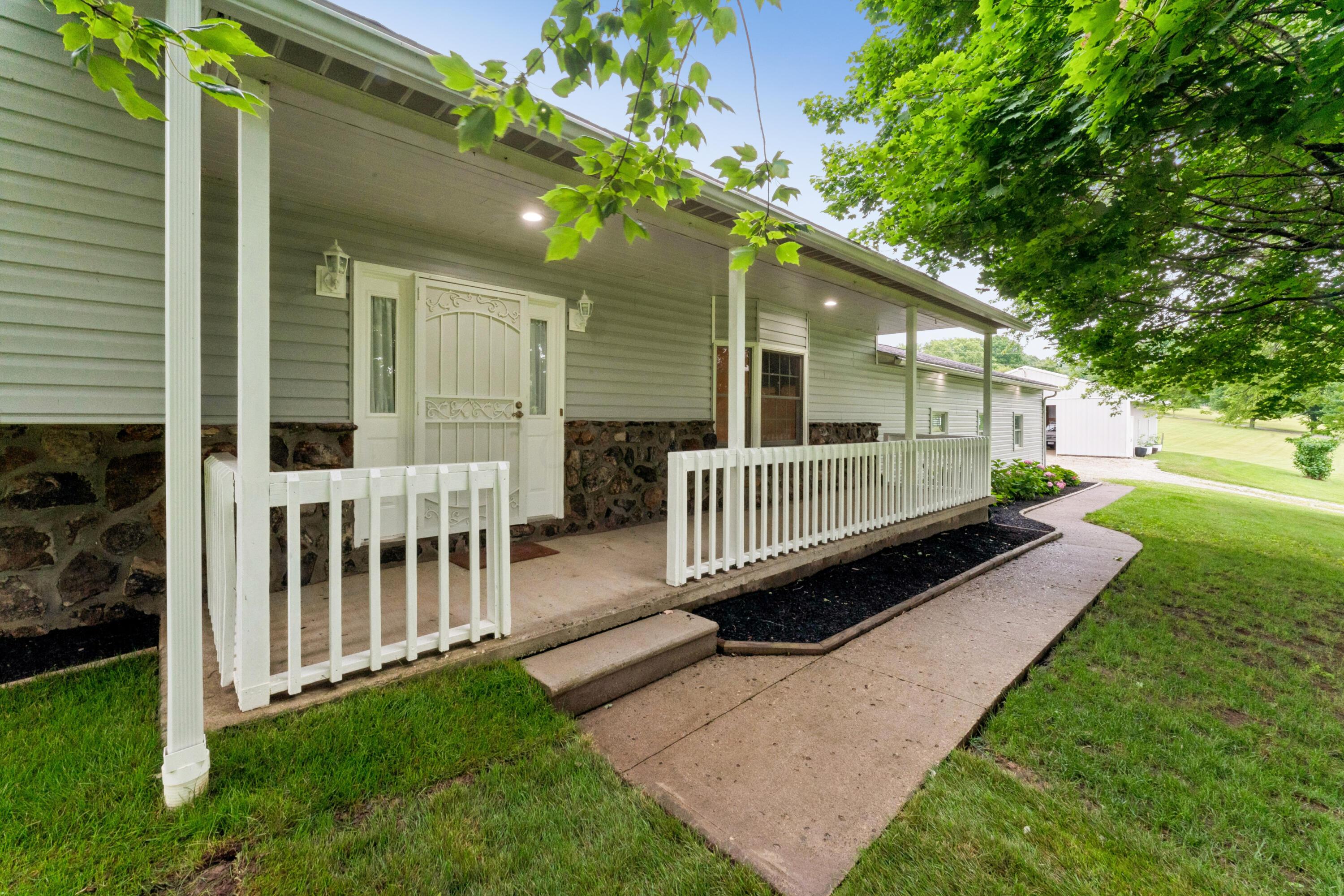 11011 Fairview Road SE — photo