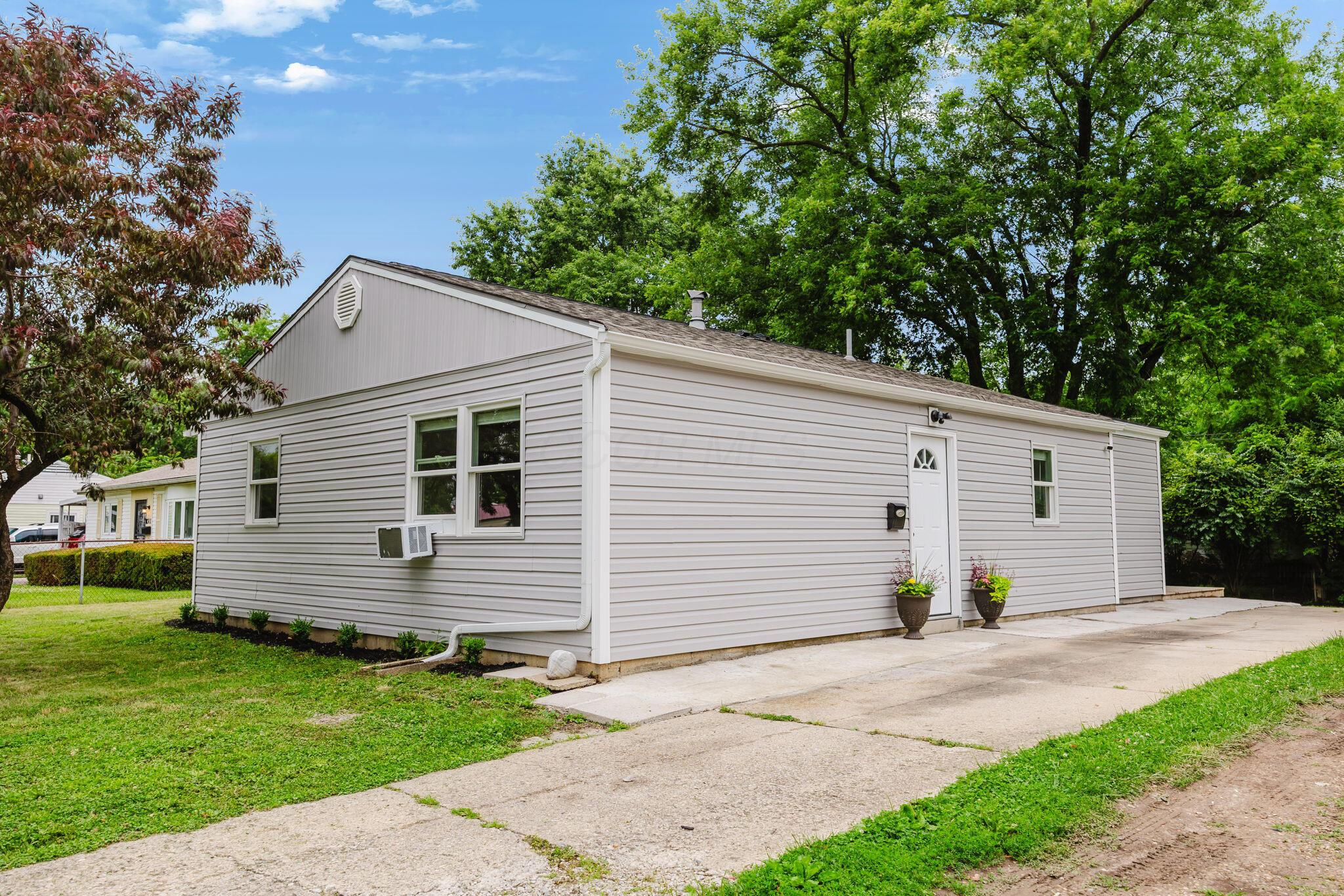 3107 Huntington Drive — photo